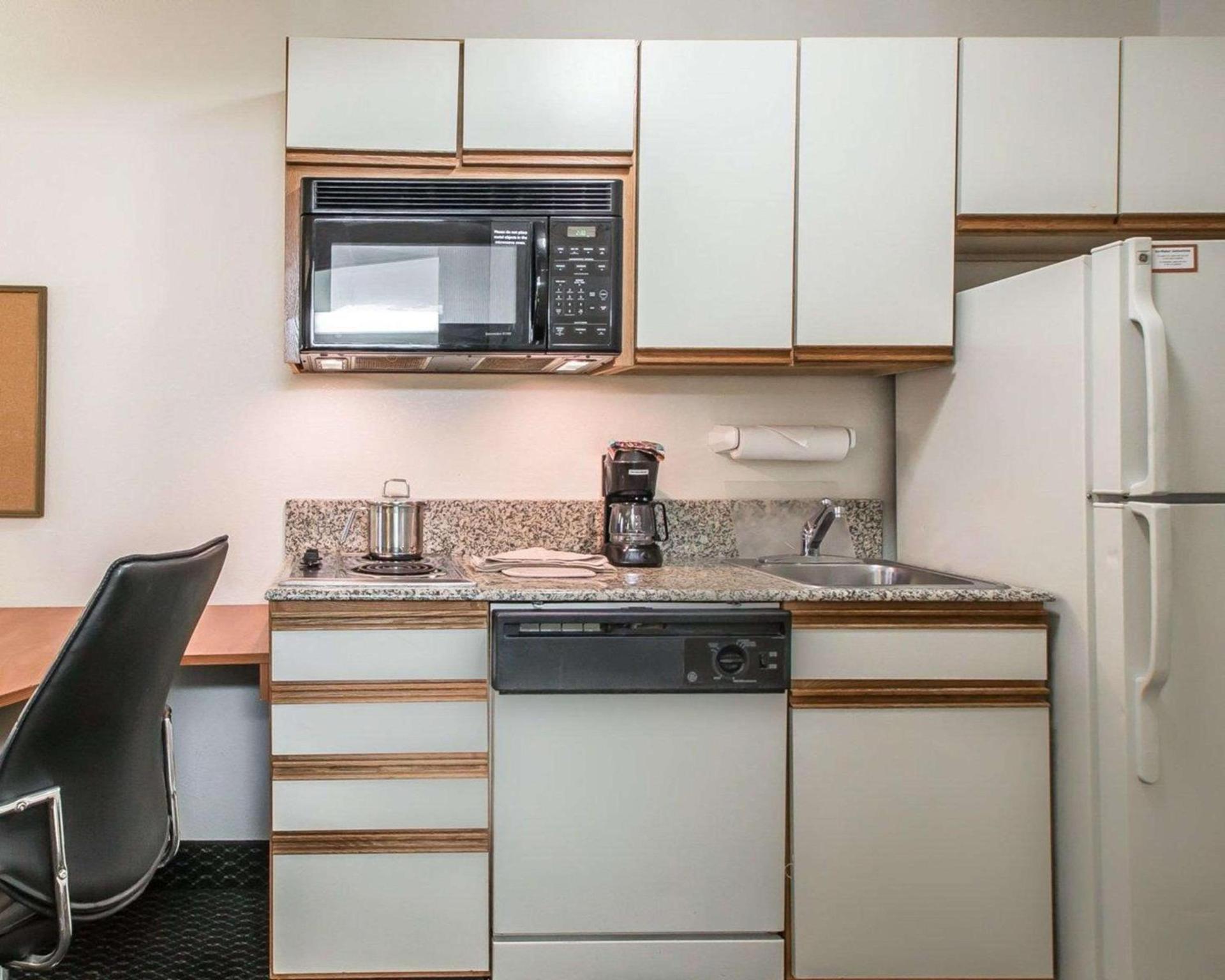Birch Hill Suites Columbia photo 9