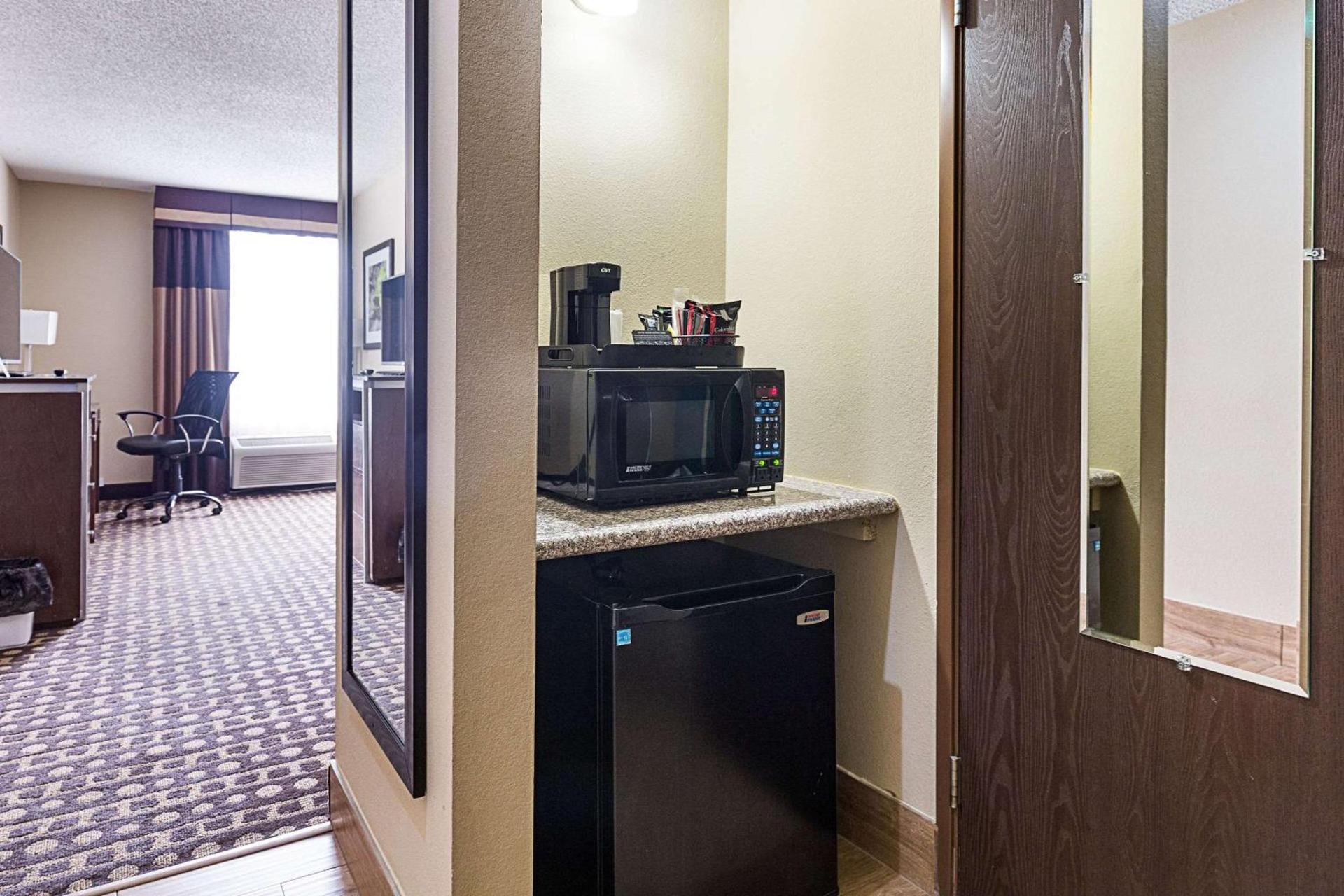 Quality Inn West Plains photo 21
