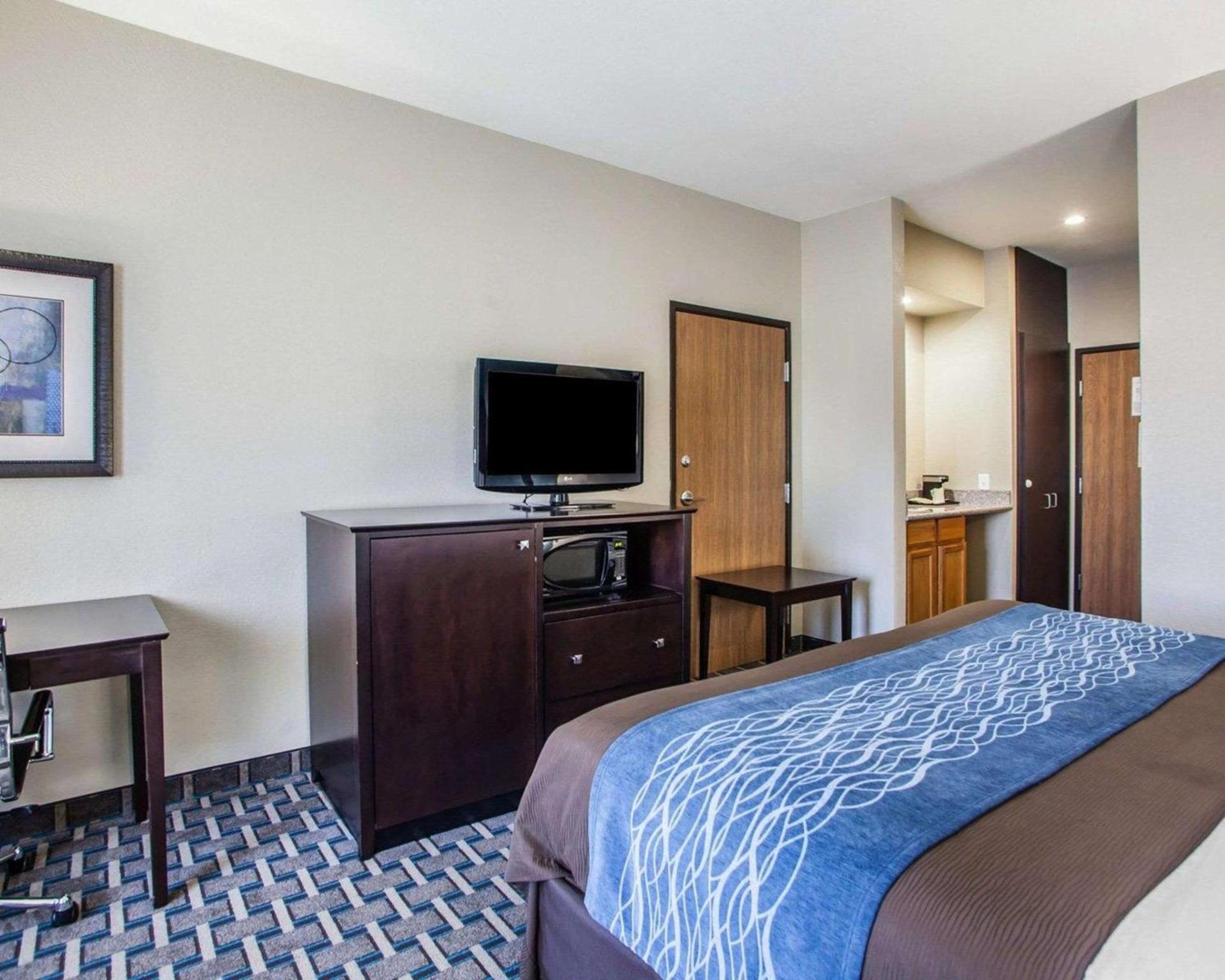 Comfort Inn Lees Summit - Hwy 50 & Hwy 291 photo 17
