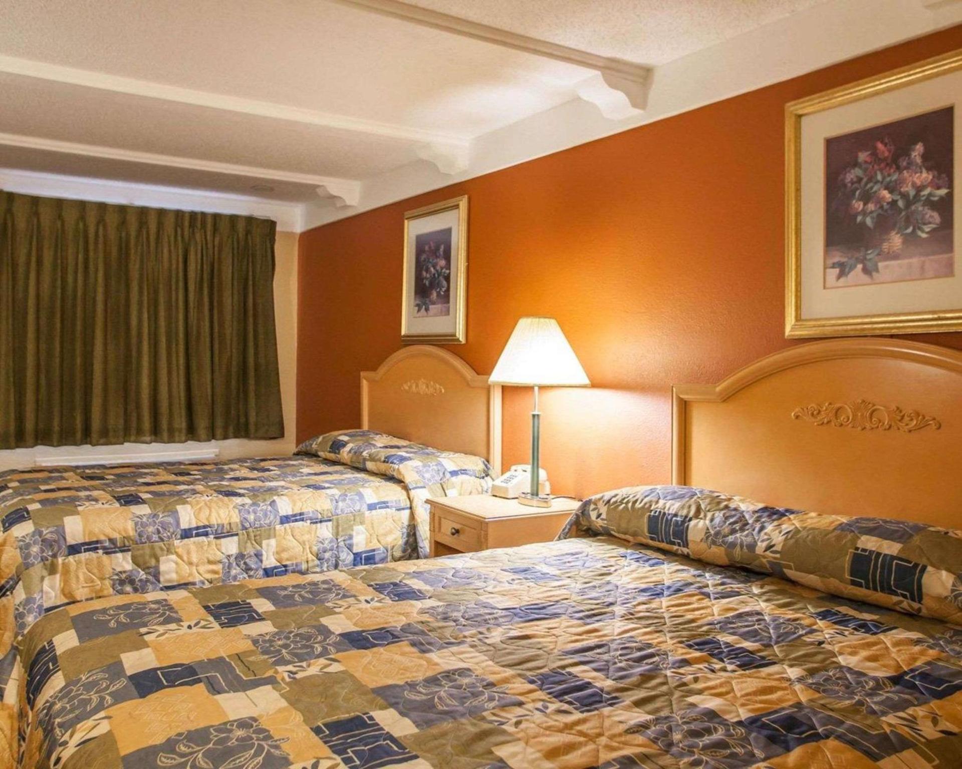 Relax Inn Saint Charles photo 8