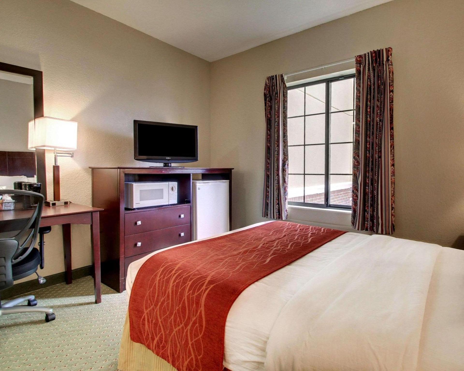 Columbia Inn & Suites photo 3