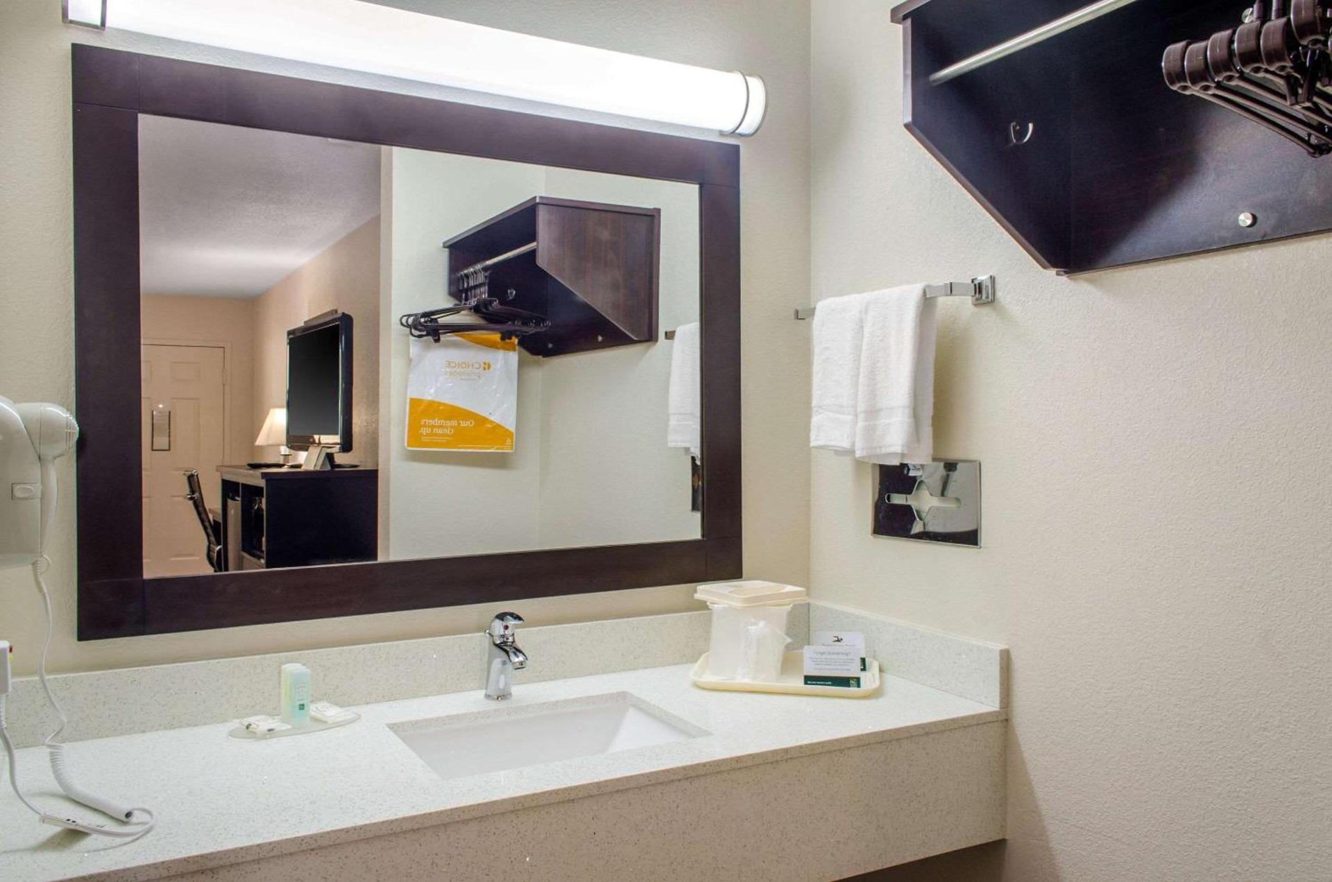 Quality Inn McComb photo 24