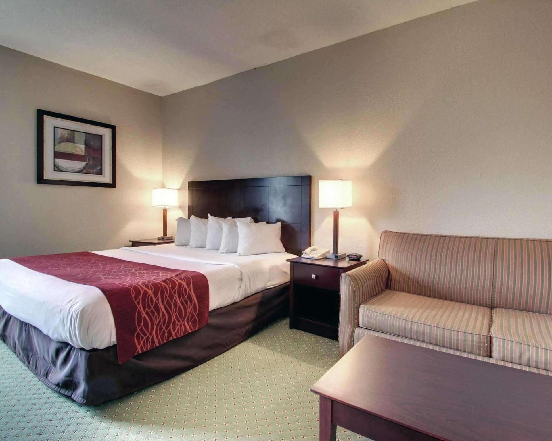 Columbia Inn & Suites photo 9