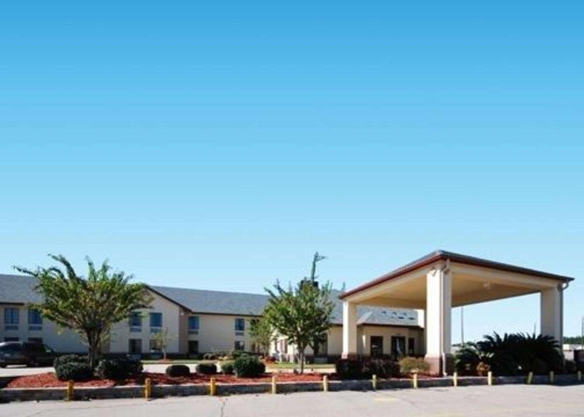 Columbia Inn & Suites photo 1