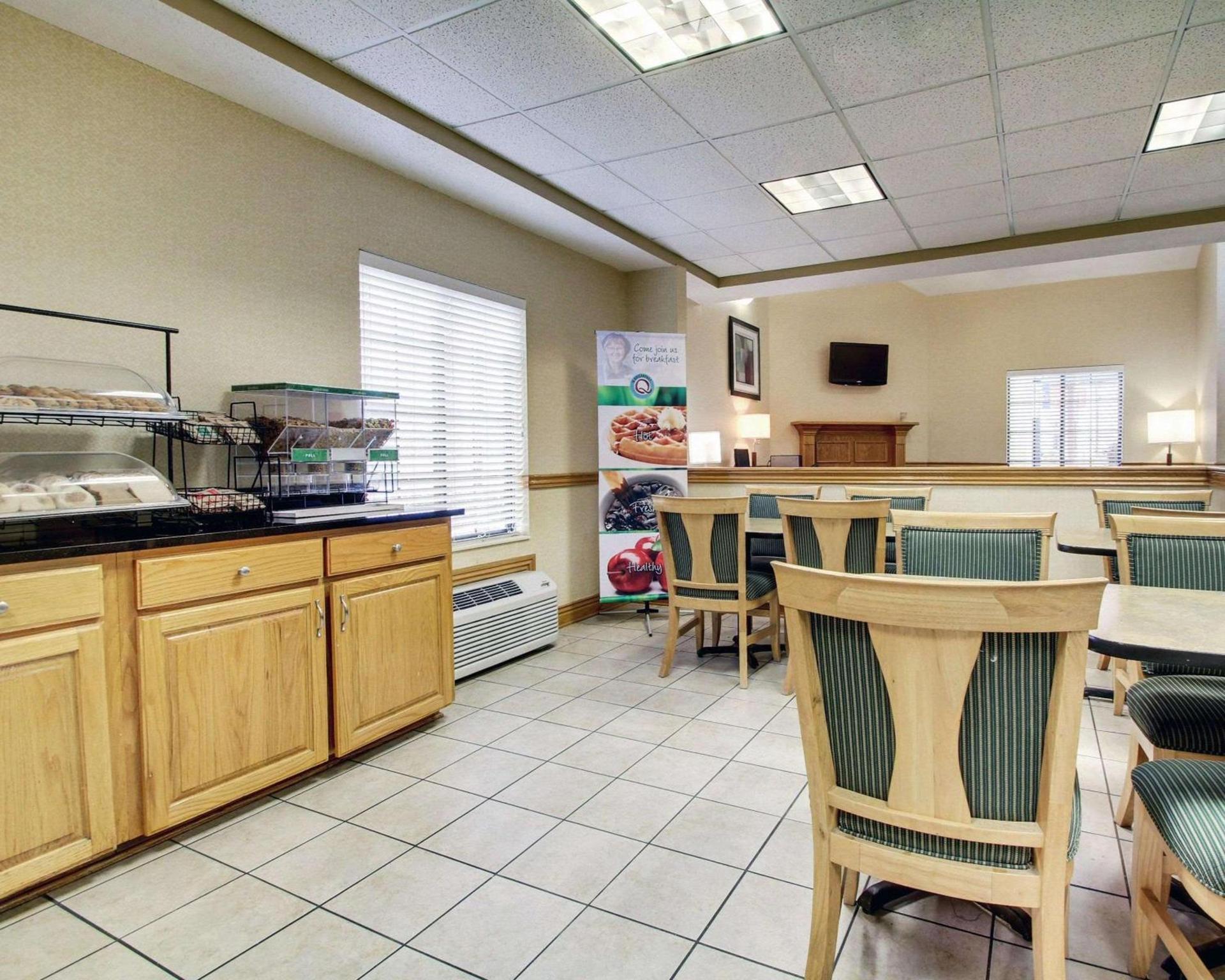 Columbia Inn & Suites photo 10