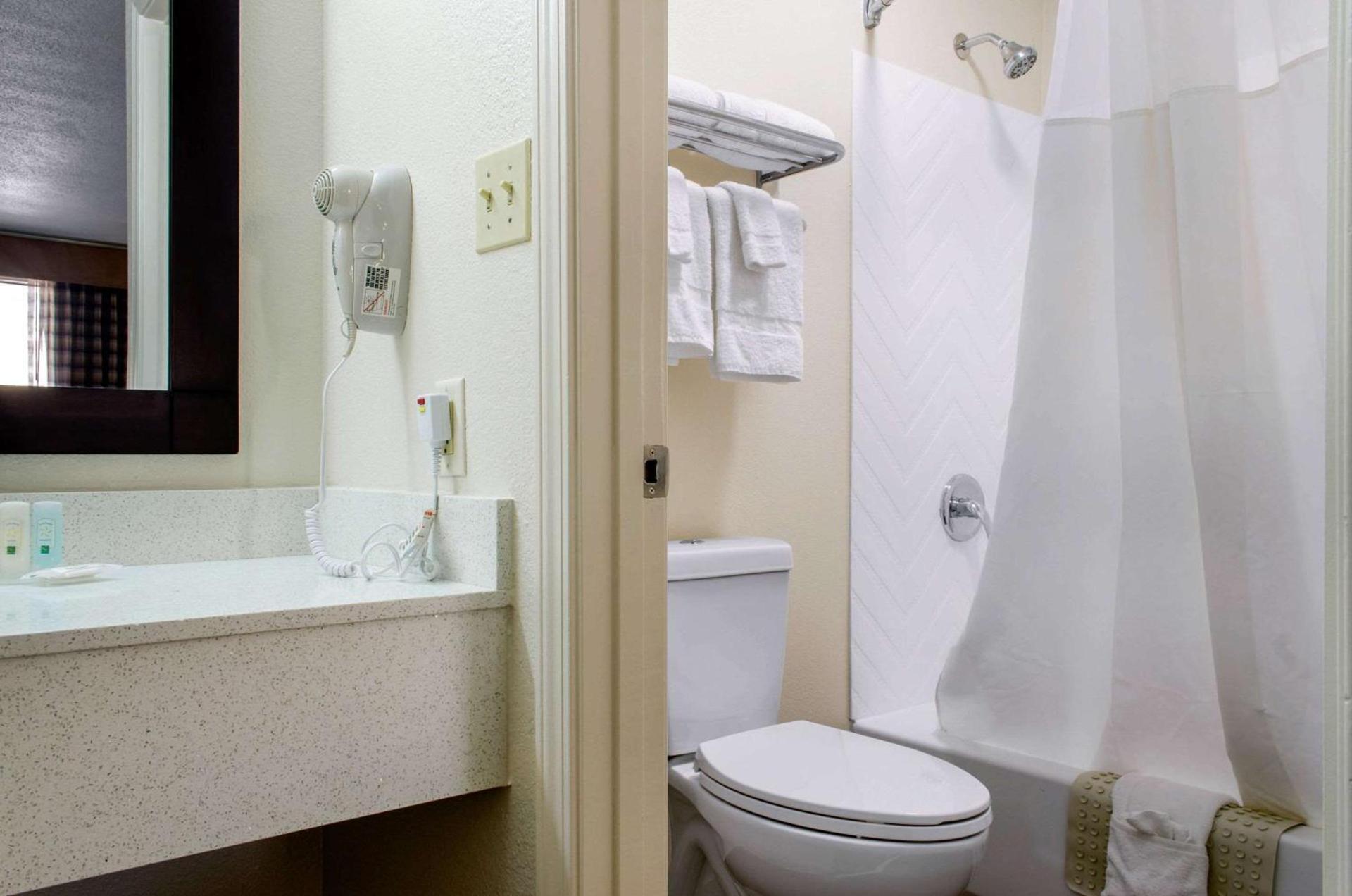Quality Inn McComb photo 27