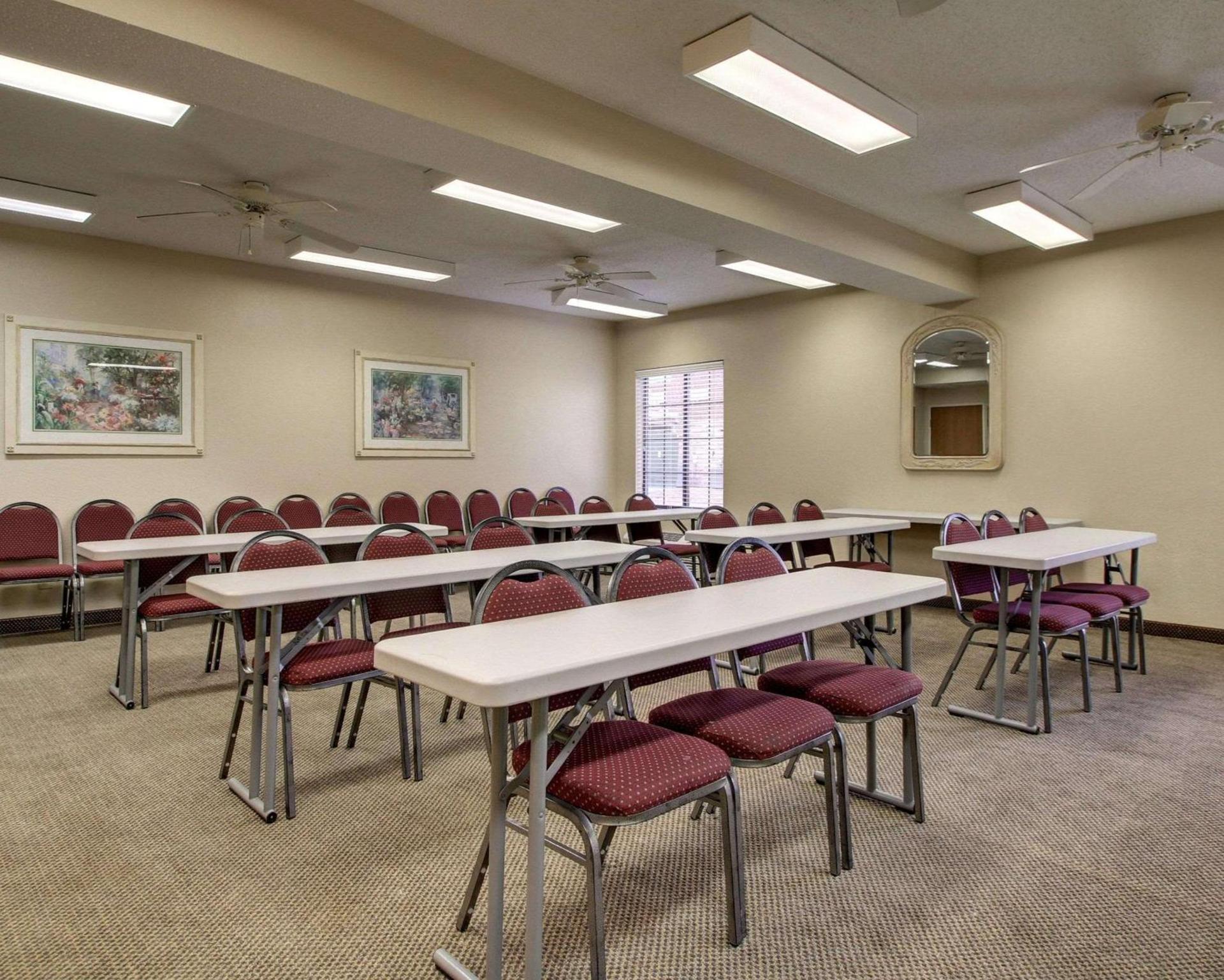 Columbia Inn & Suites photo 11