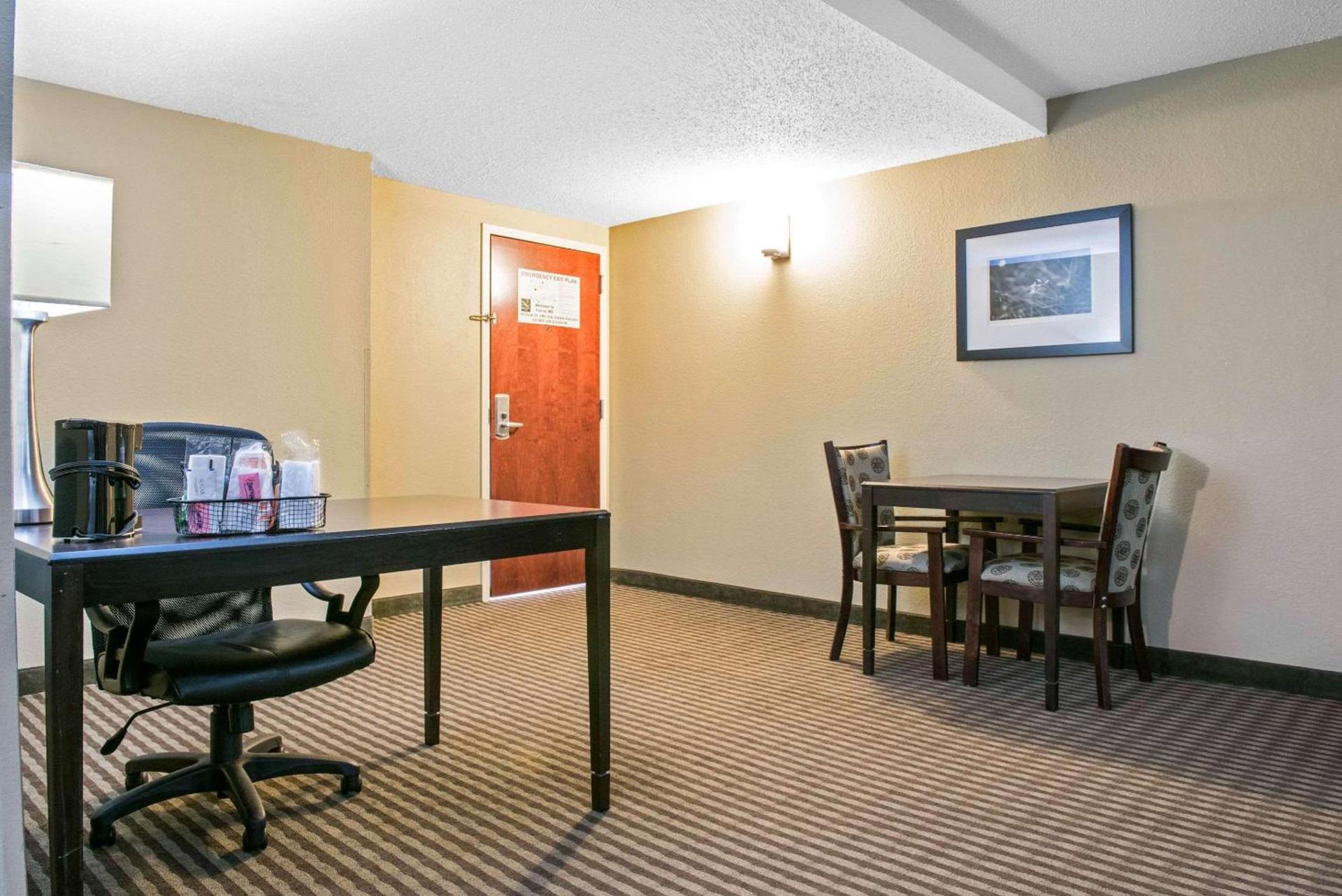 Days Inn & Suites by Wyndham Festus photo 18