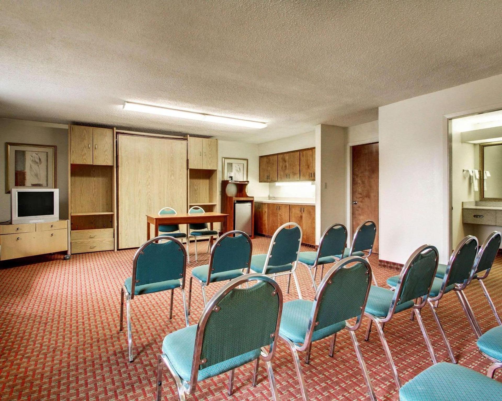 Quality Inn & Suites Clinton - Jackson West photo 2