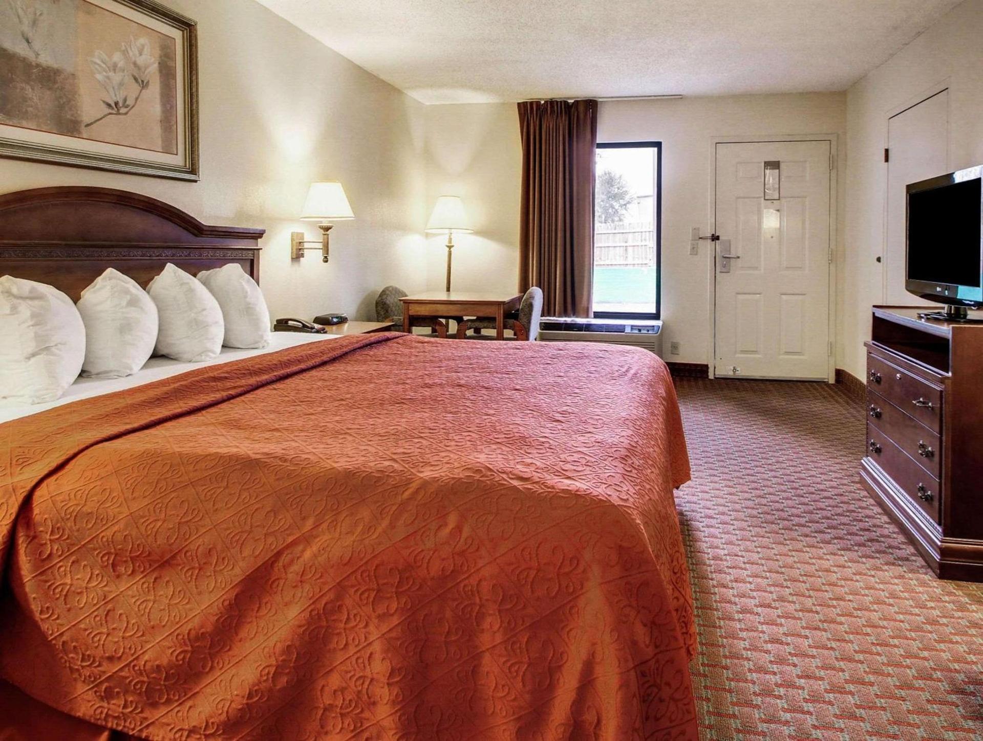 Quality Inn & Suites Clinton - Jackson West photo 3