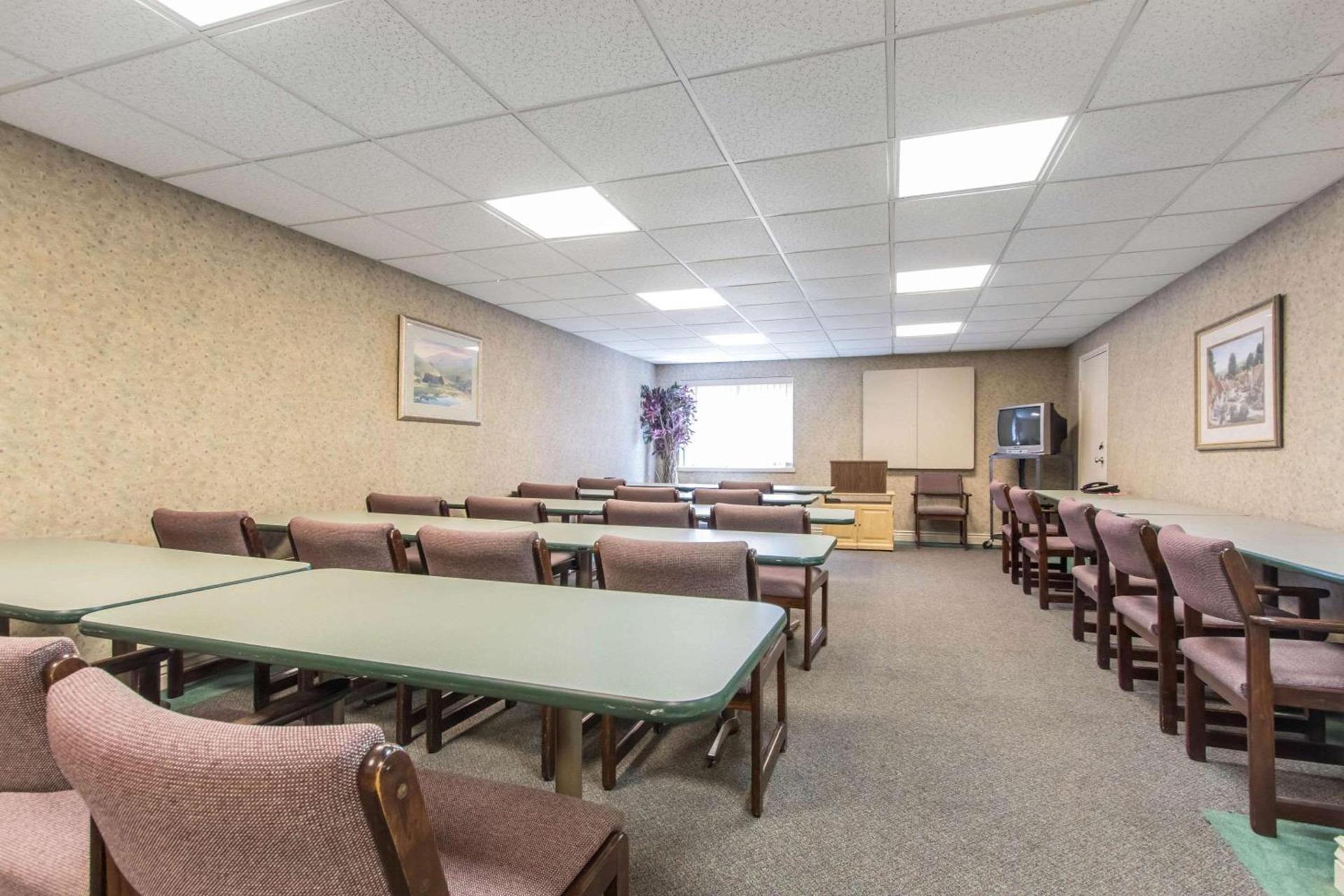 Greenstay Hotel Joplin Missouri photo 29