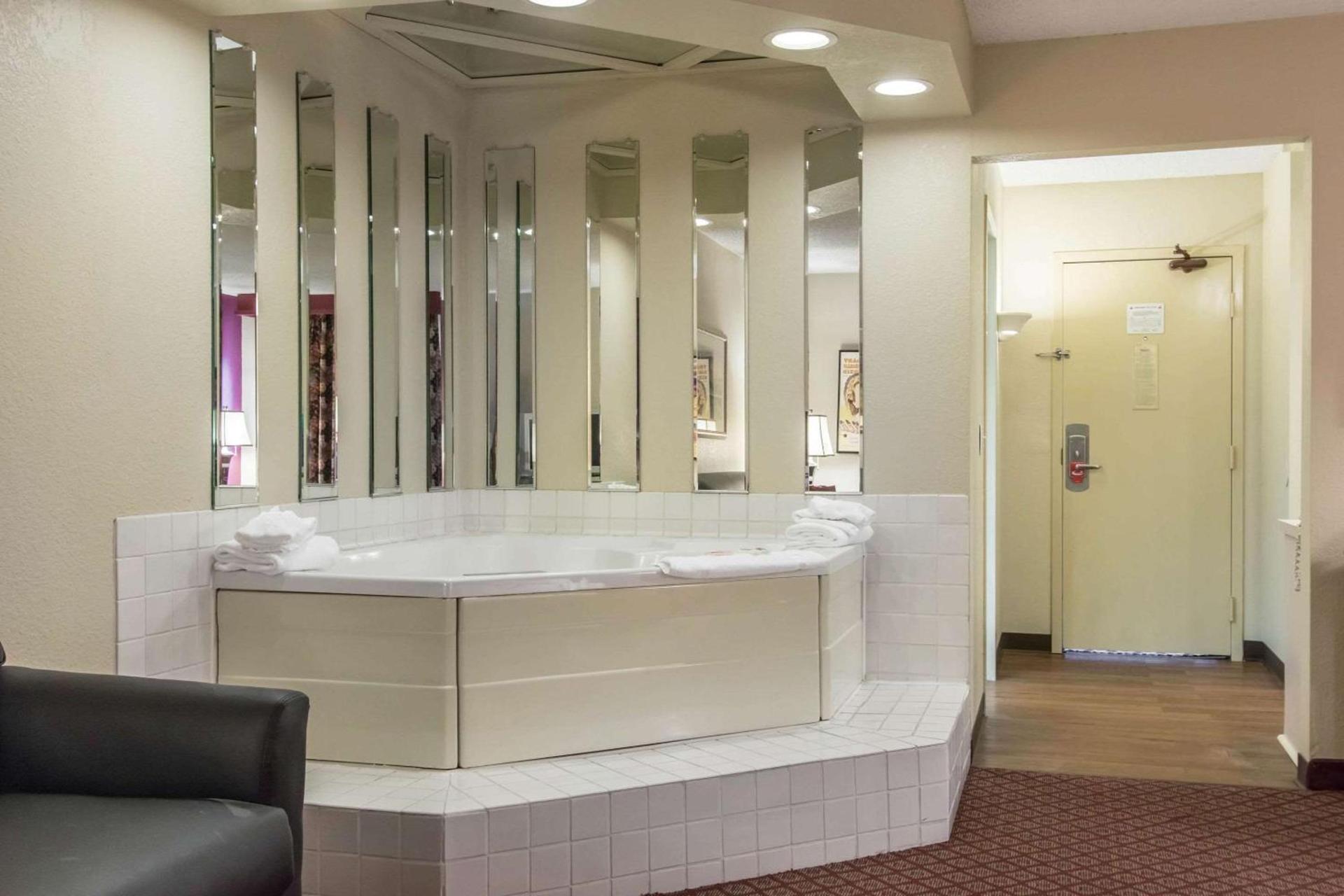 Greenstay Hotel Joplin Missouri photo 31