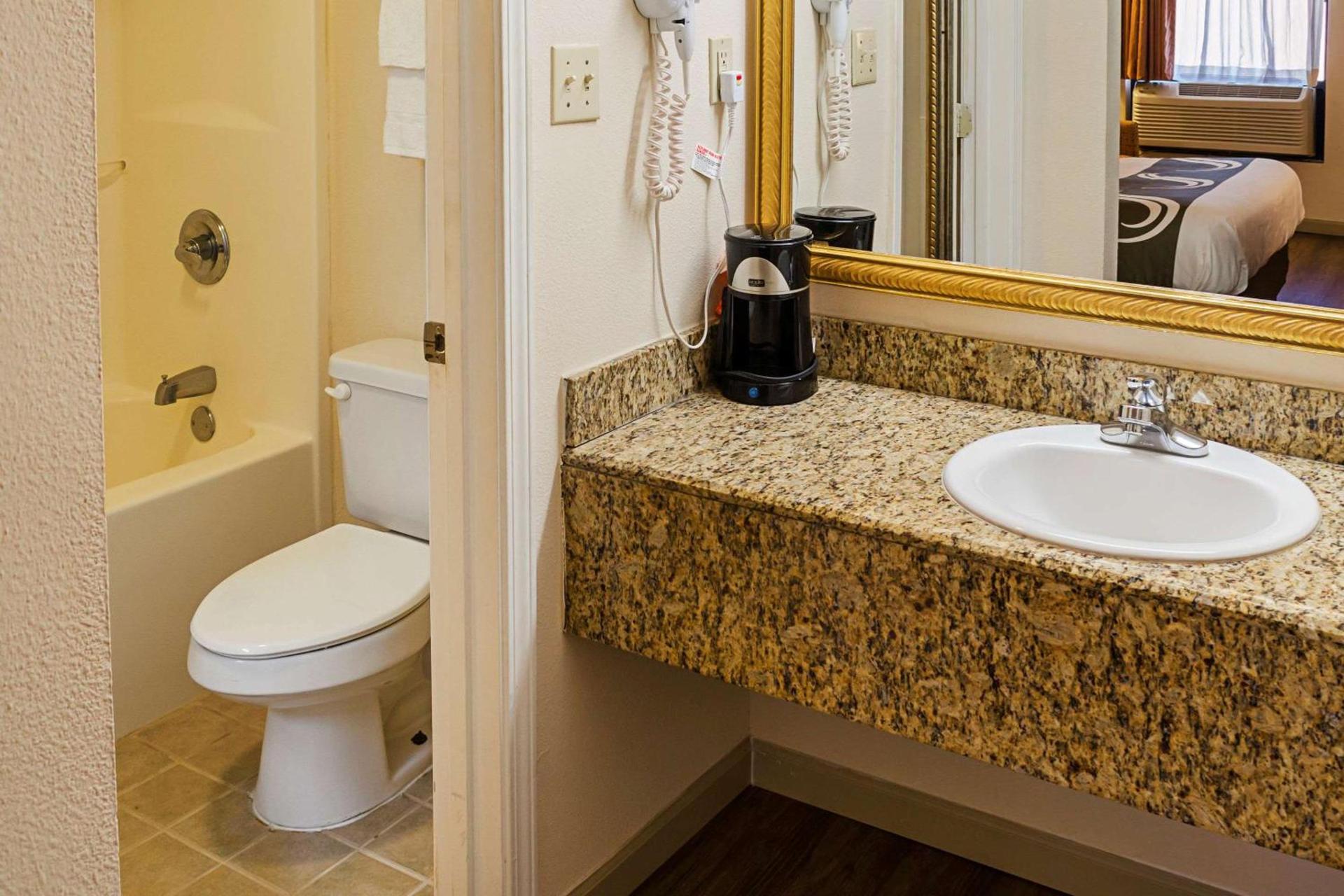 Quality Inn Biloxi Beach photo 26