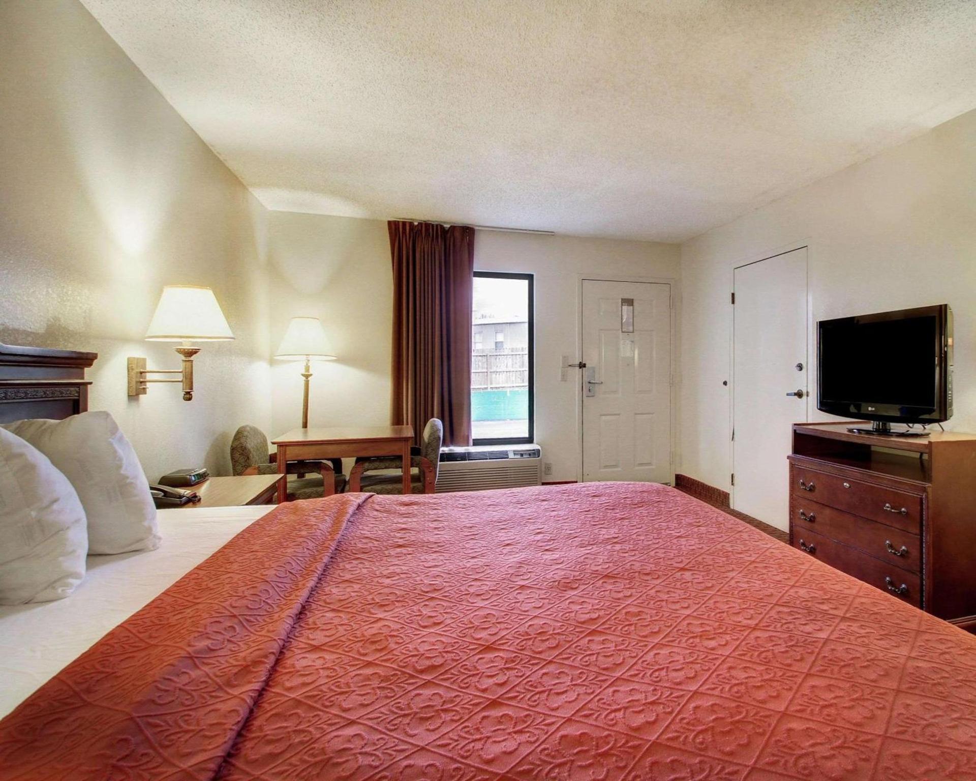 Quality Inn & Suites Clinton - Jackson West photo 12