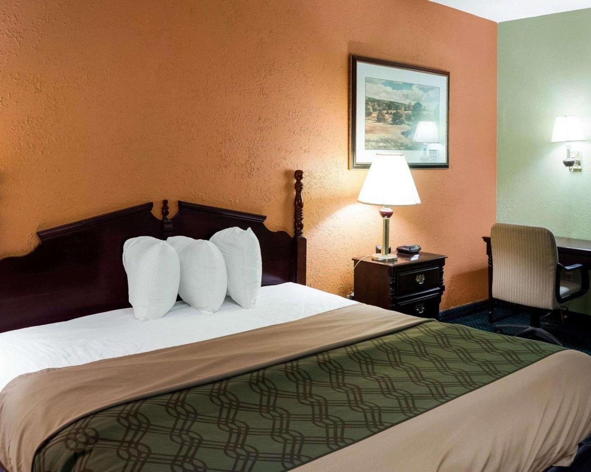 Econo Lodge Canton I-55 photo 2