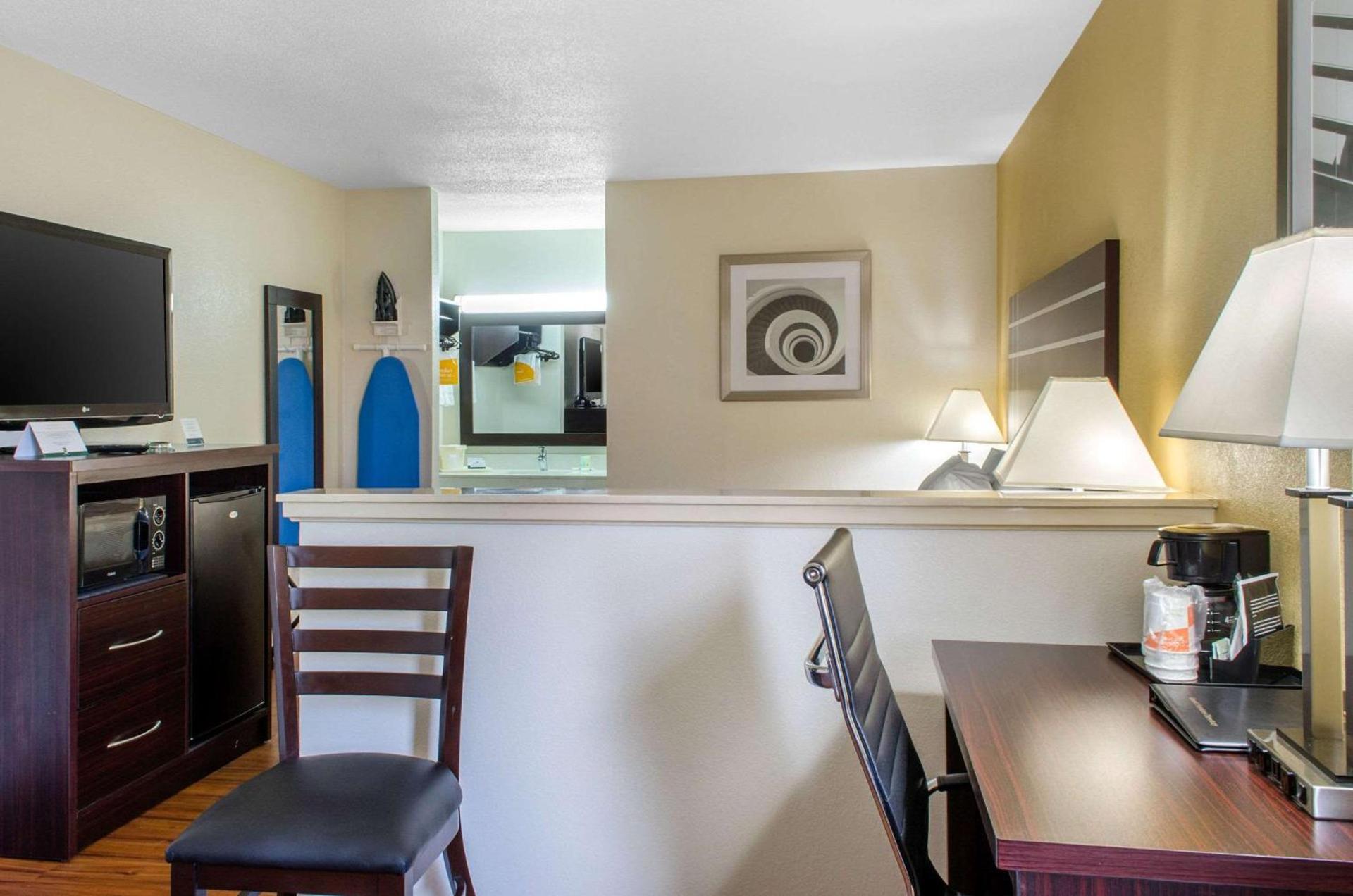 Quality Inn McComb photo 32