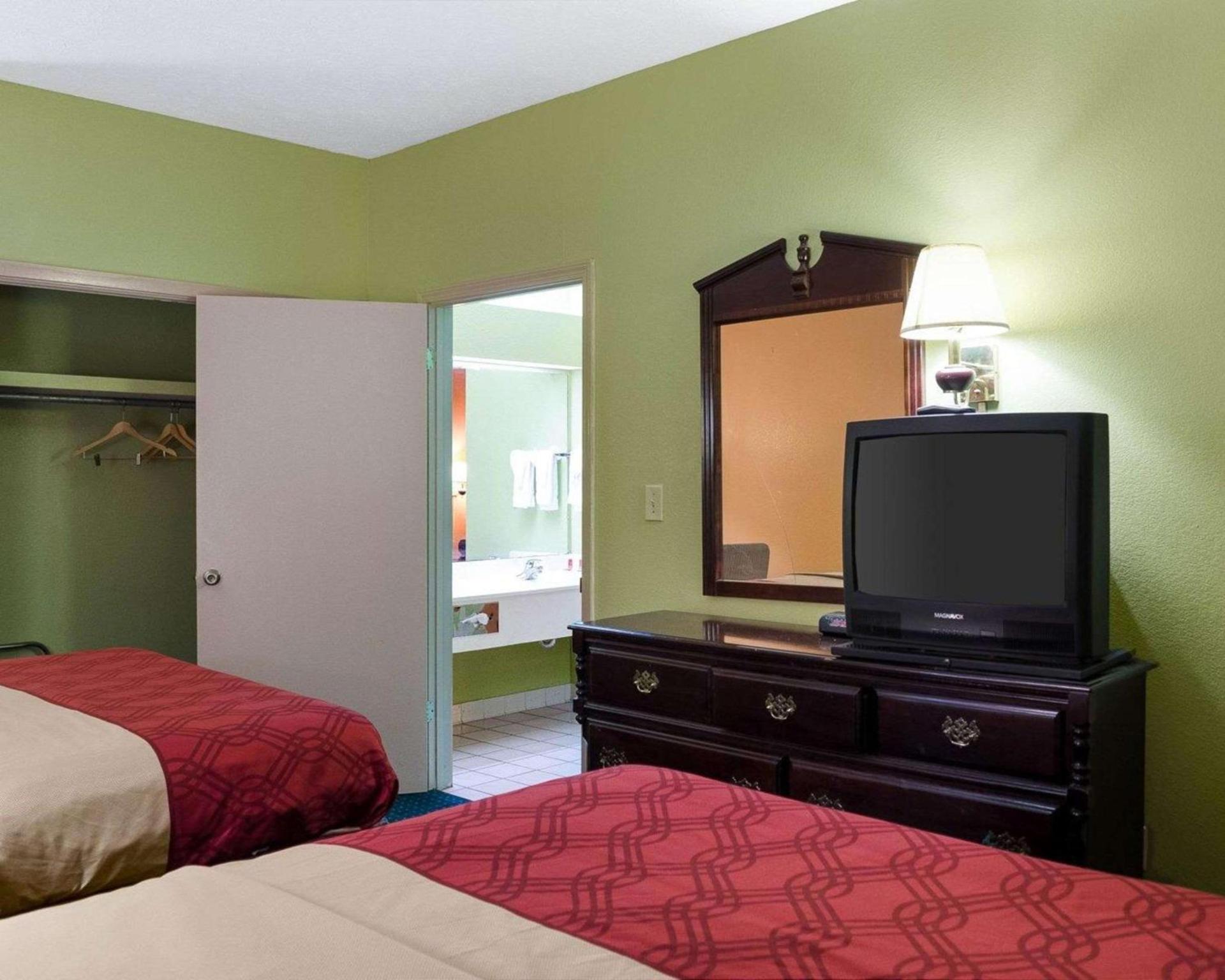 Econo Lodge Canton I-55 photo 4