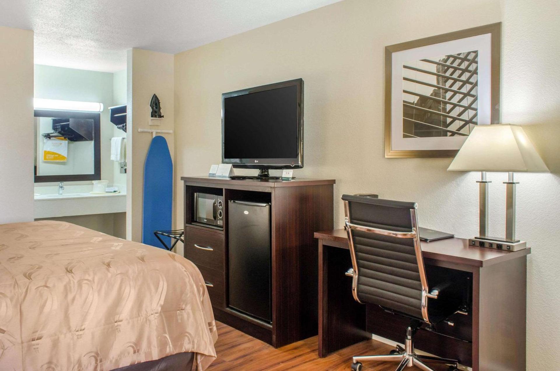 Quality Inn McComb photo 11