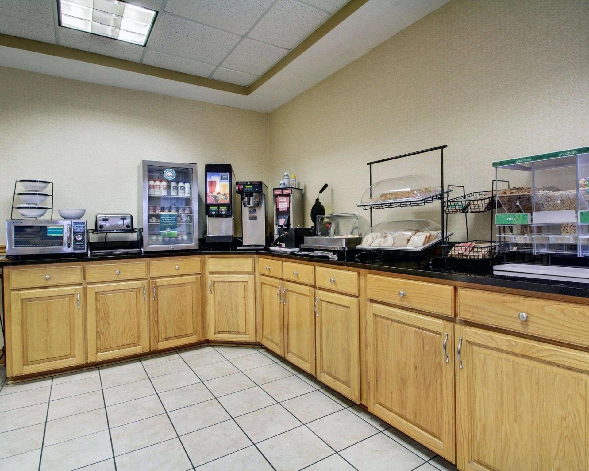 Columbia Inn & Suites photo 15