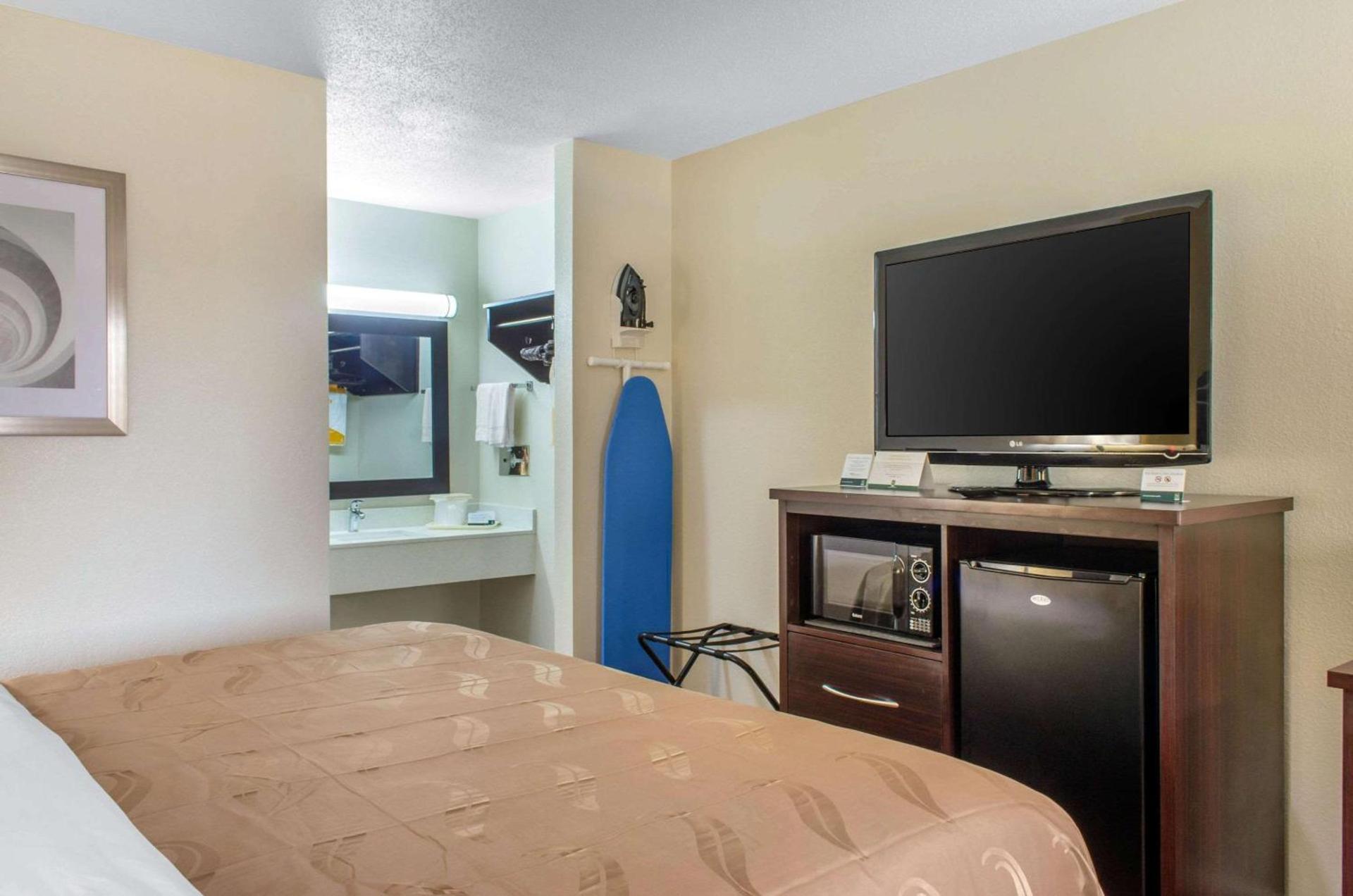 Quality Inn McComb photo 13