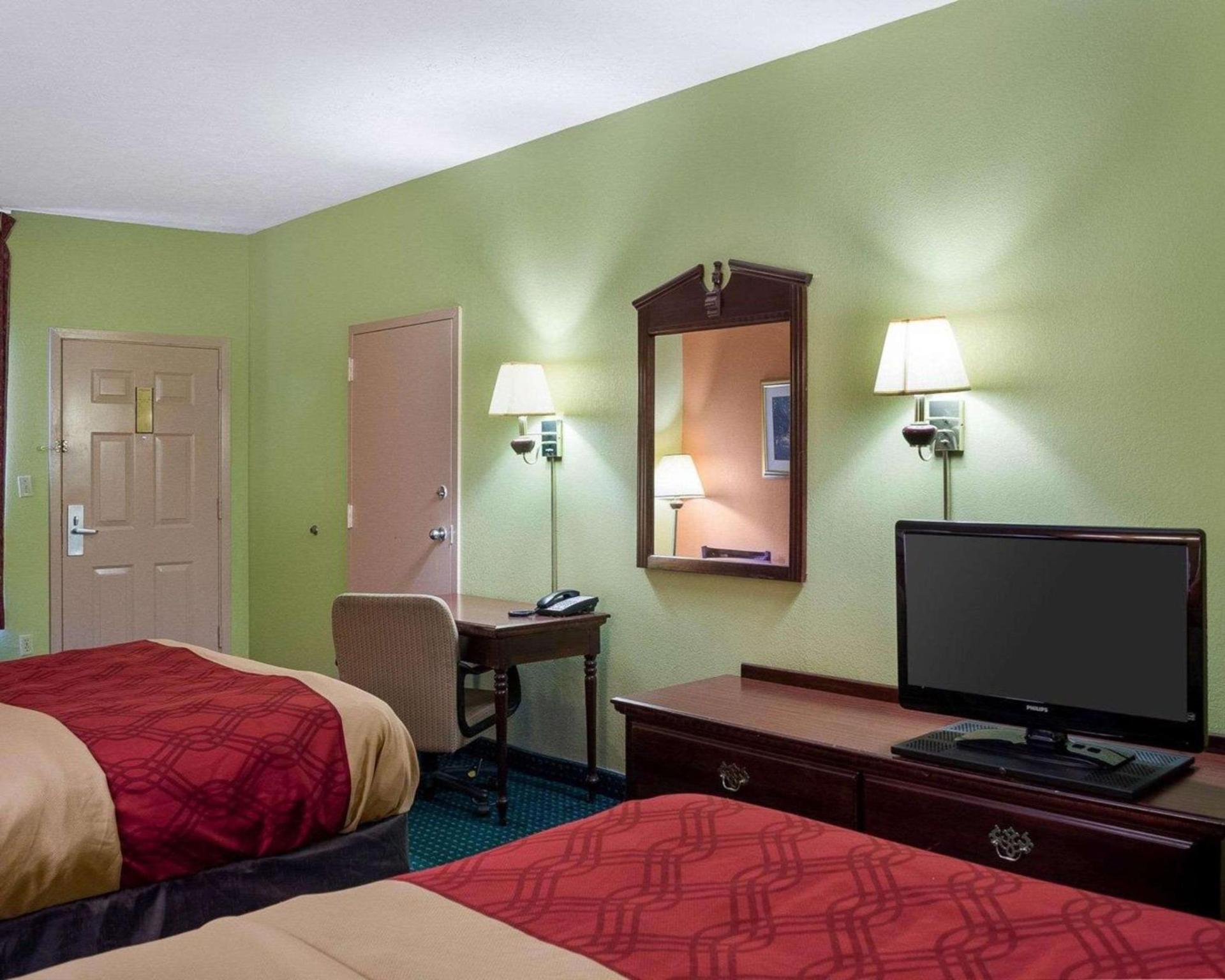 Econo Lodge Canton I-55 photo 6