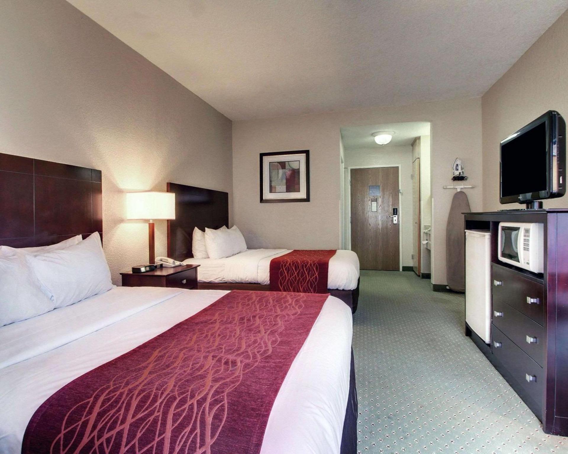Columbia Inn & Suites photo 16