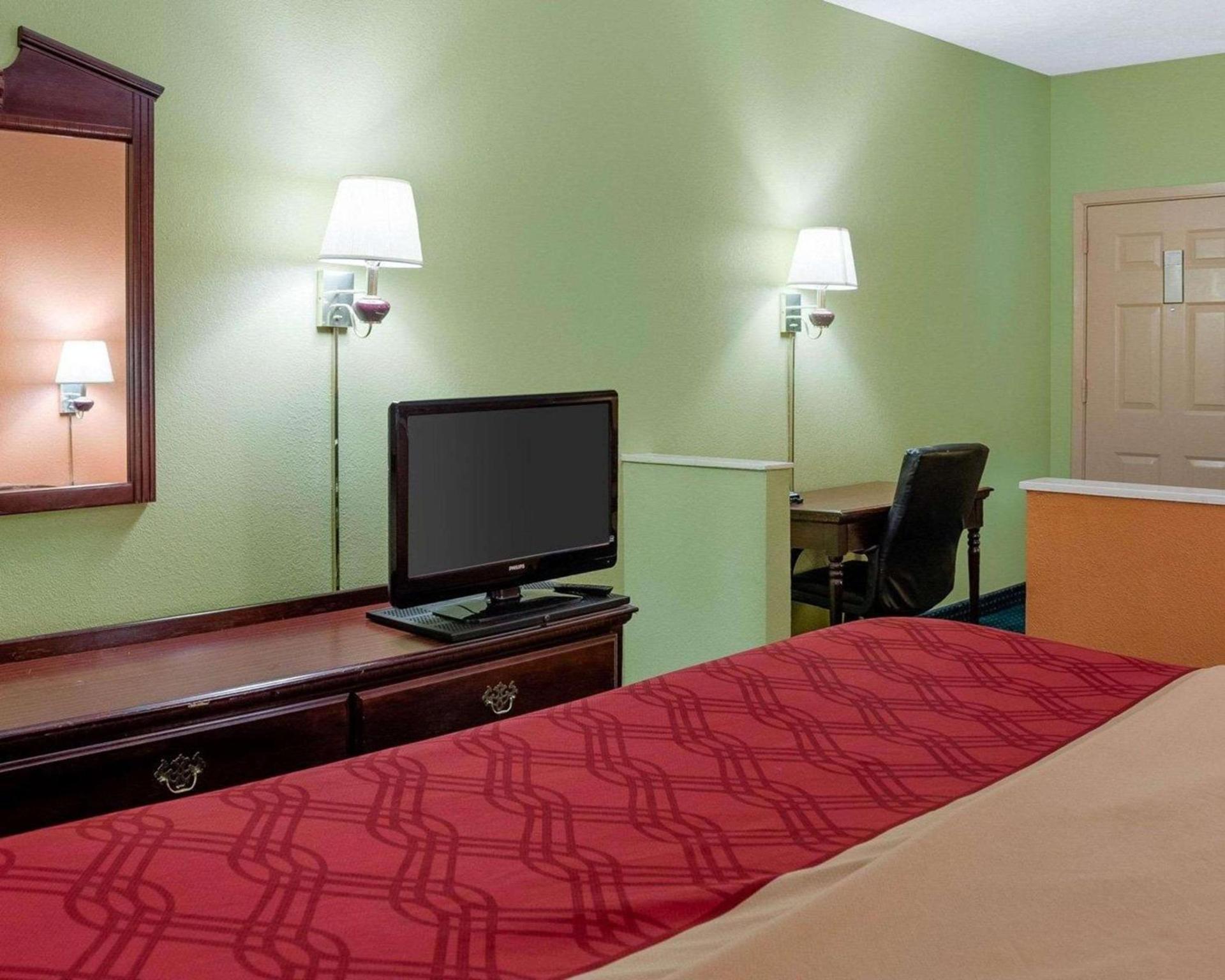 Econo Lodge Canton I-55 photo 7