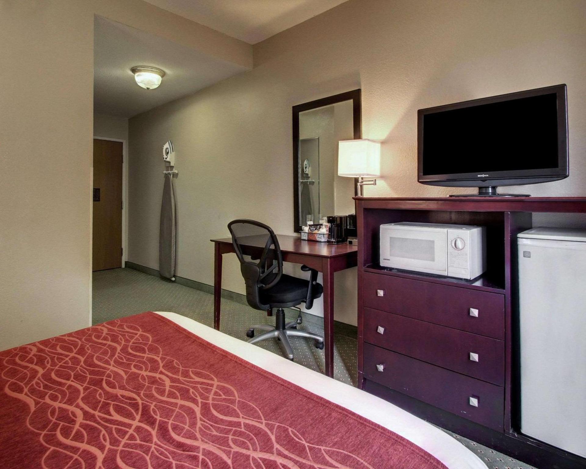 Columbia Inn & Suites photo 19