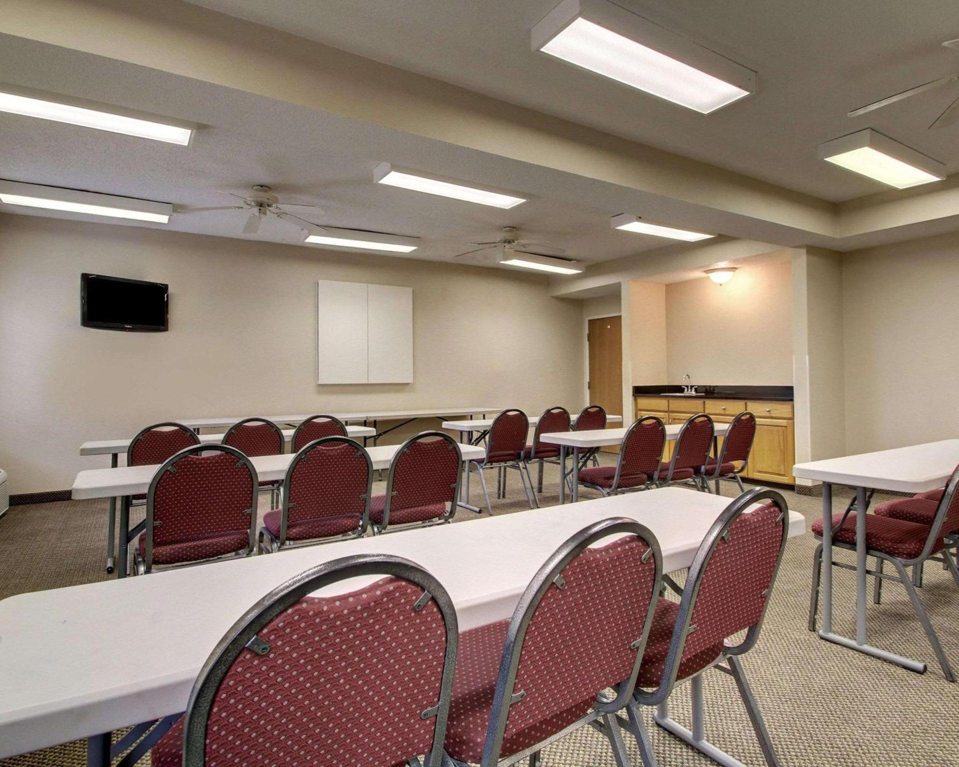 Columbia Inn & Suites photo 20