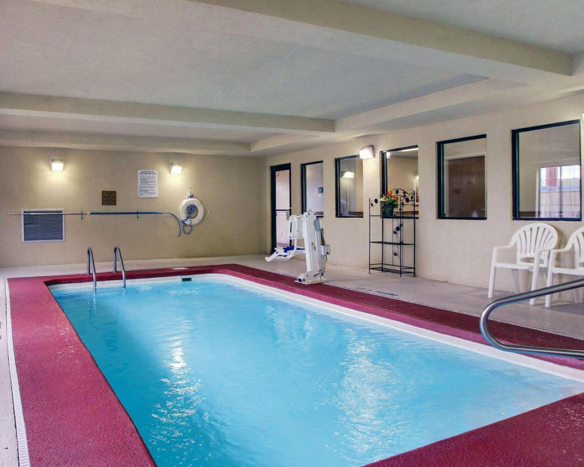 Columbia Inn & Suites photo 23