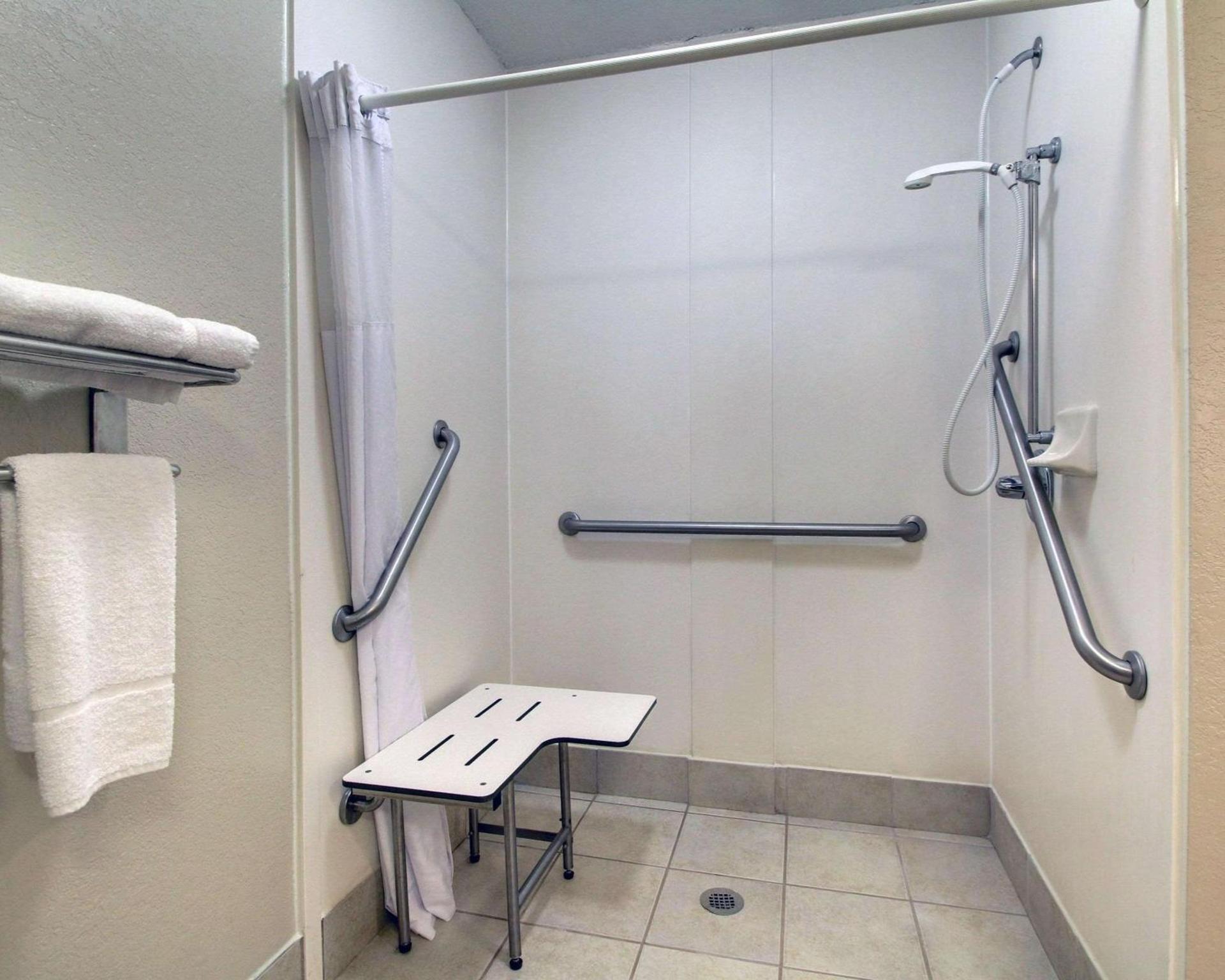 Columbia Inn & Suites photo 24