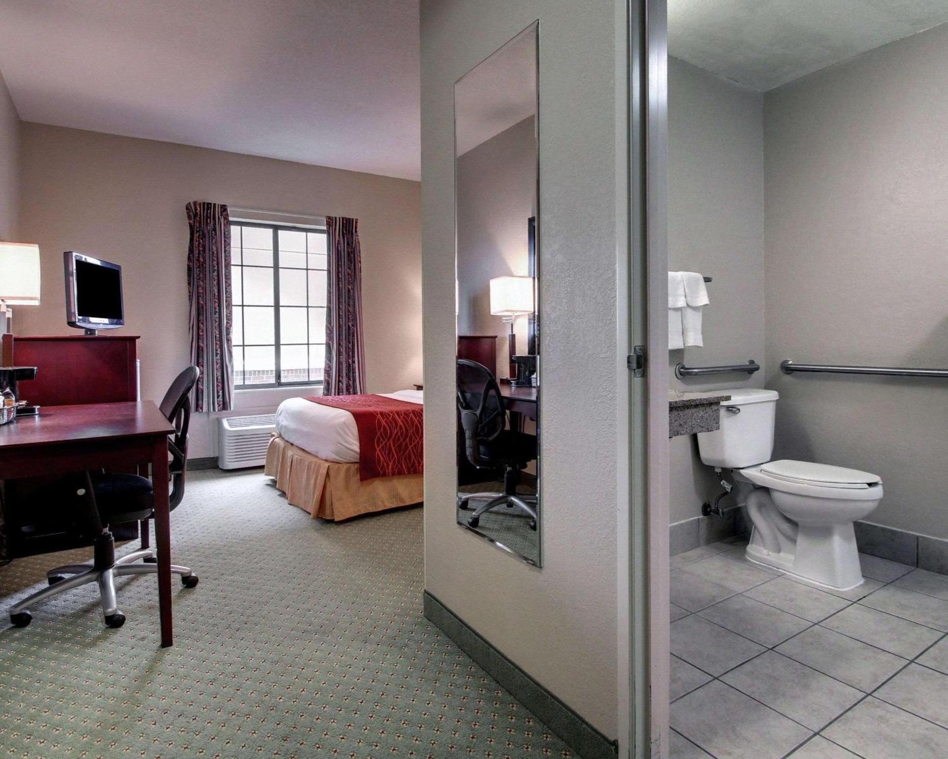 Columbia Inn & Suites photo 25