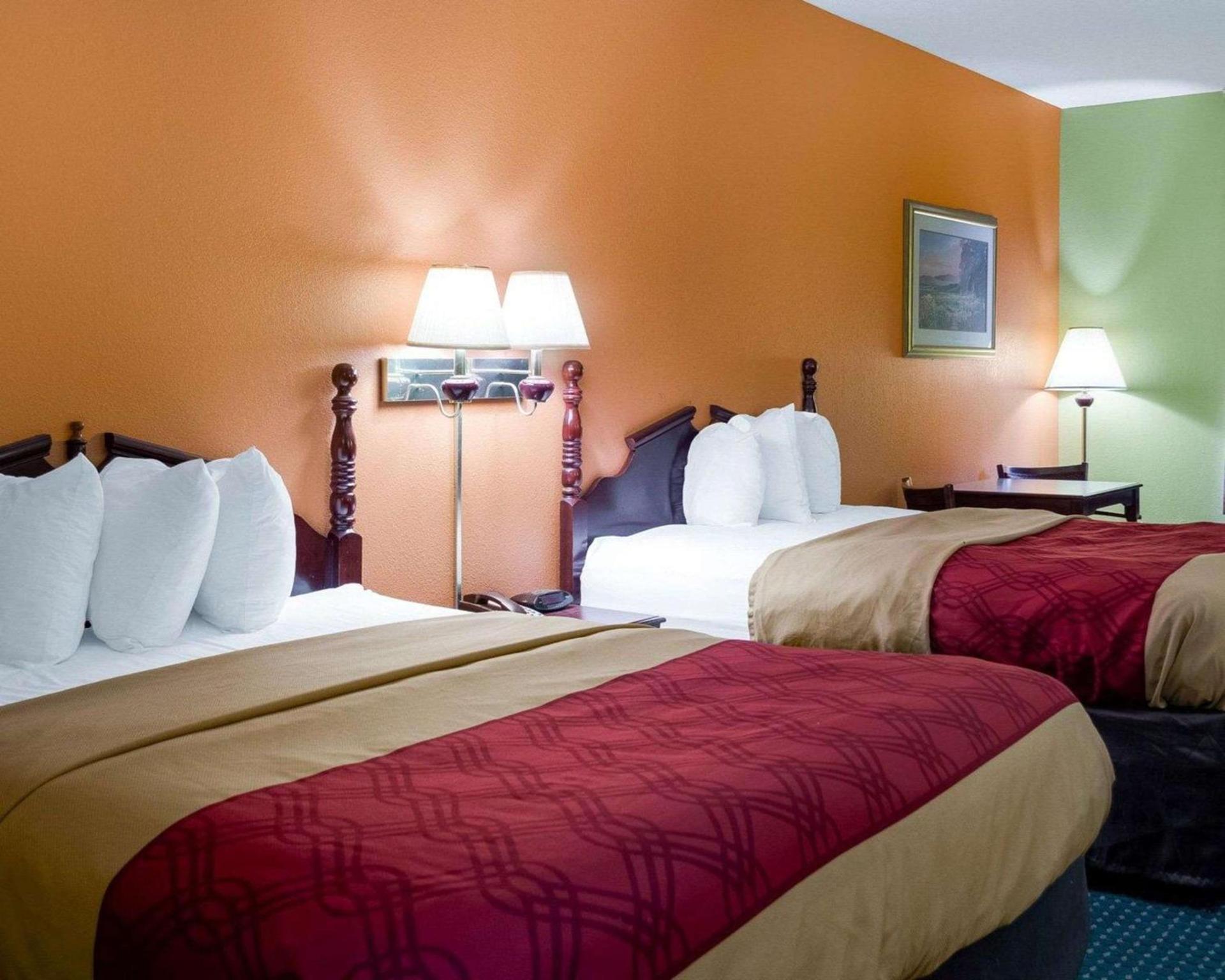 Econo Lodge Canton I-55 photo 9