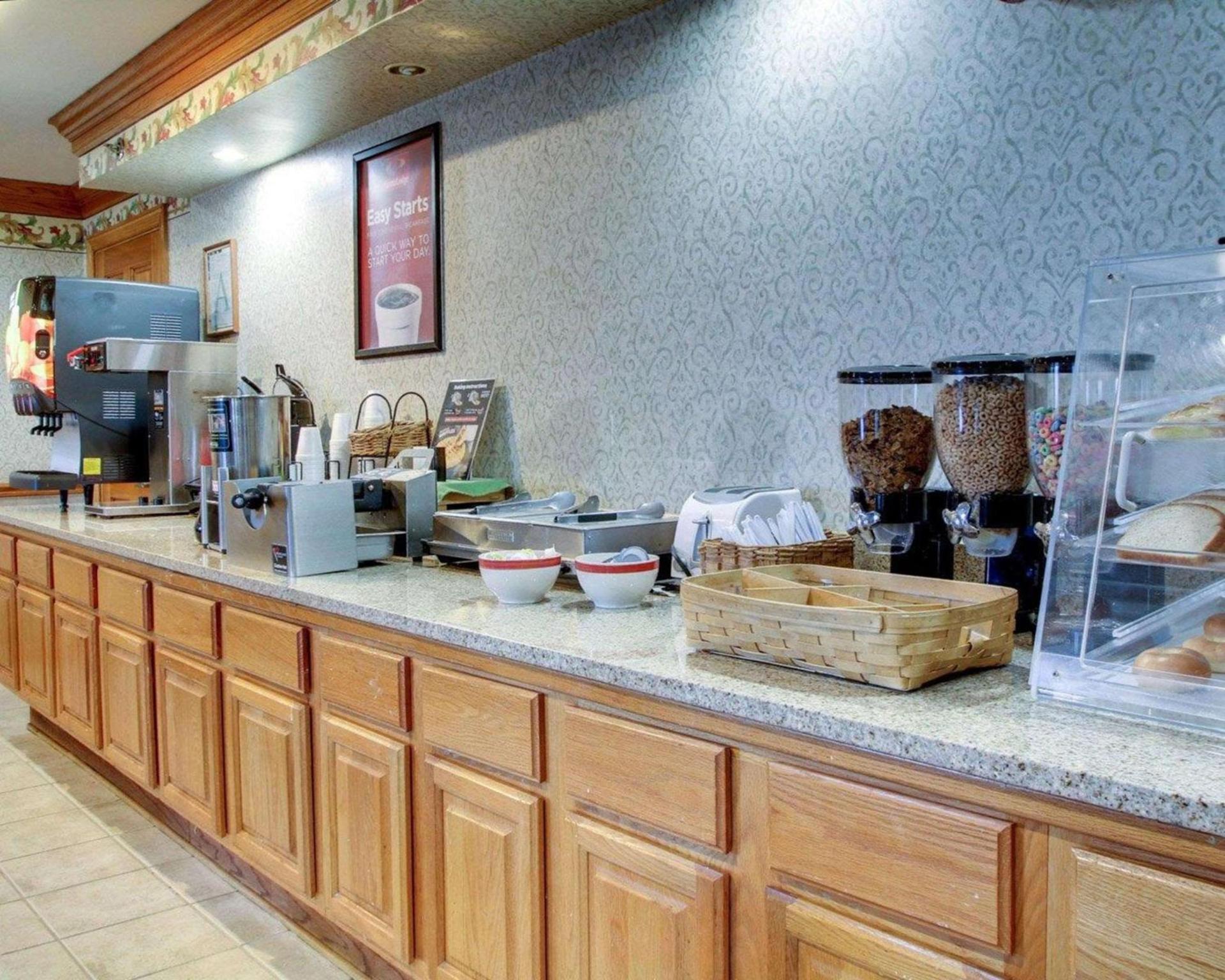 Econo Lodge Inn & Suites Flowood - Jackson Northwest photo 12