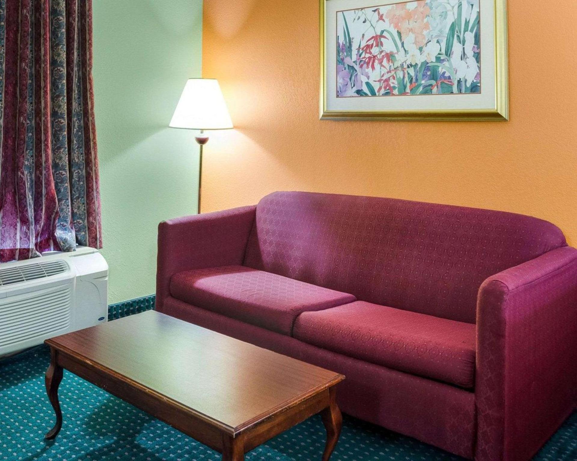 Econo Lodge Canton I-55 photo 10