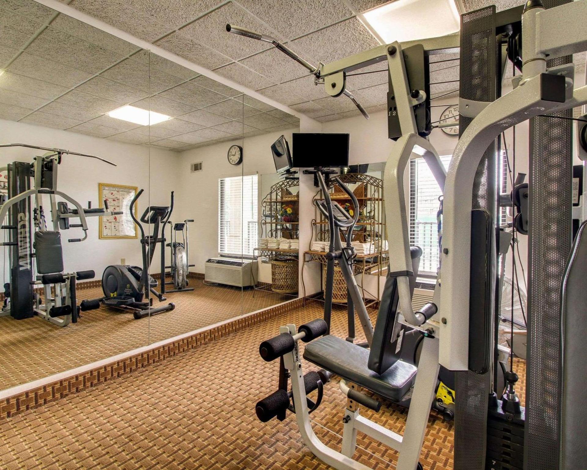 Quality Inn & Suites Clinton - Jackson West photo 17
