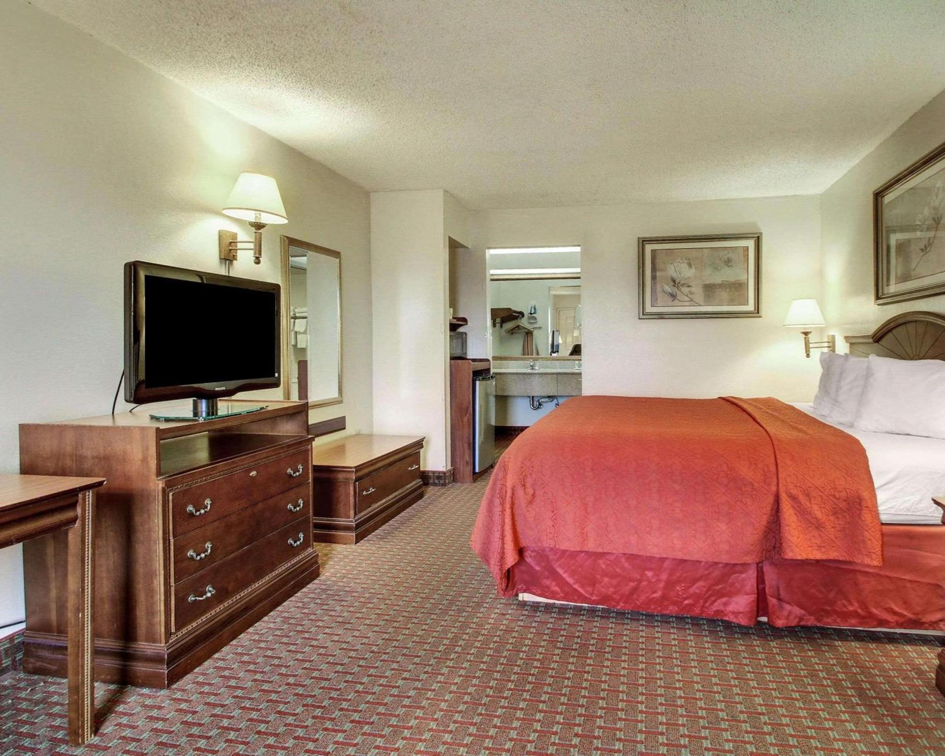 Quality Inn & Suites Clinton - Jackson West photo 23