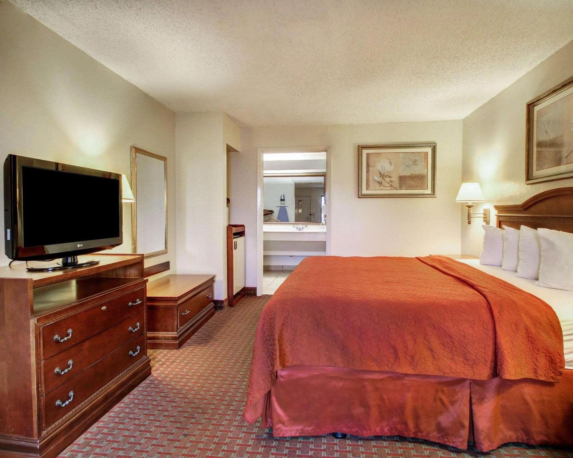 Quality Inn & Suites Clinton - Jackson West photo 29
