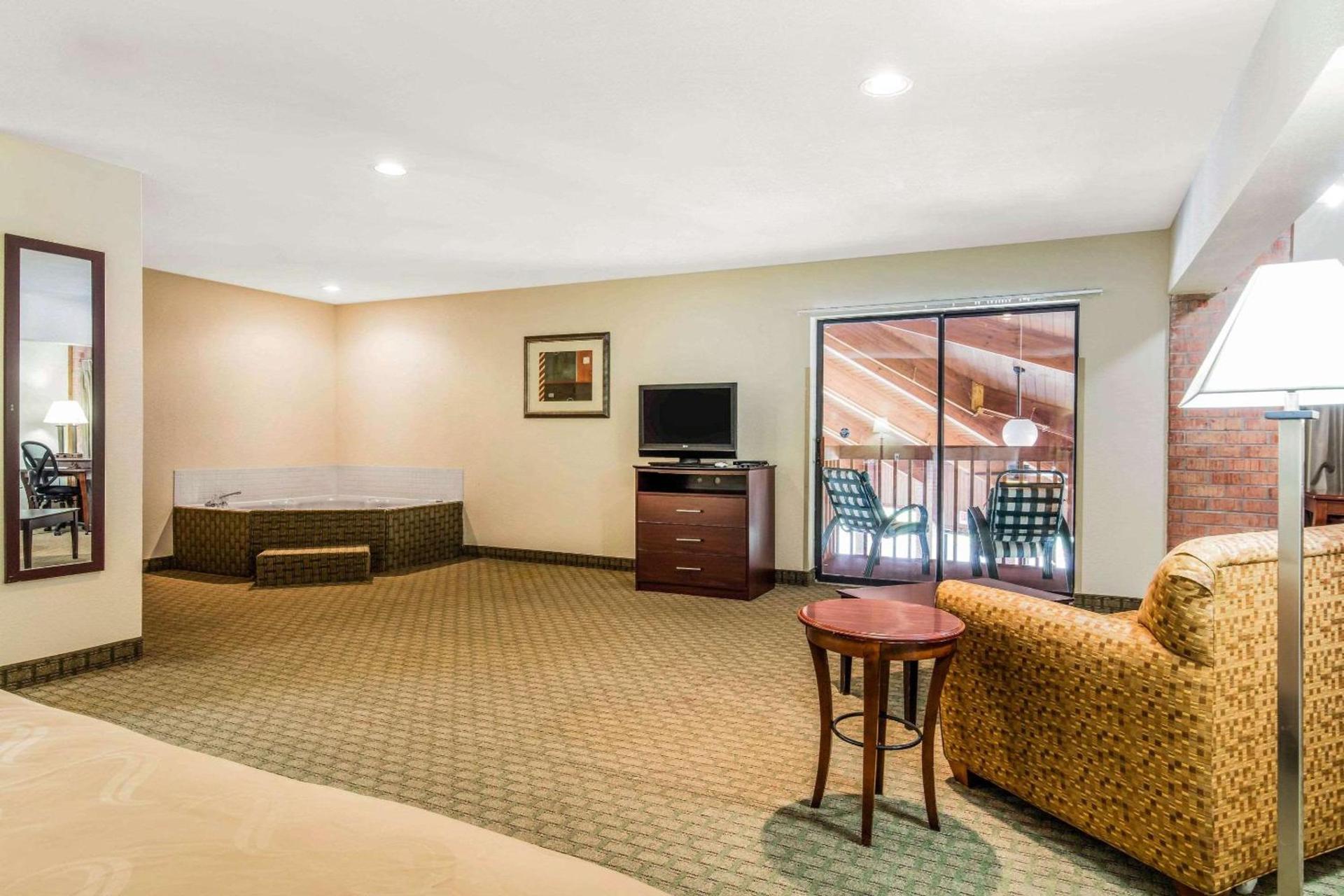 Quality Inn Batesville photo 17