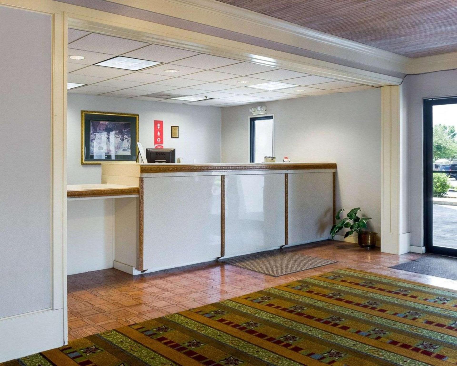 Econo Lodge Canton I-55 photo 13