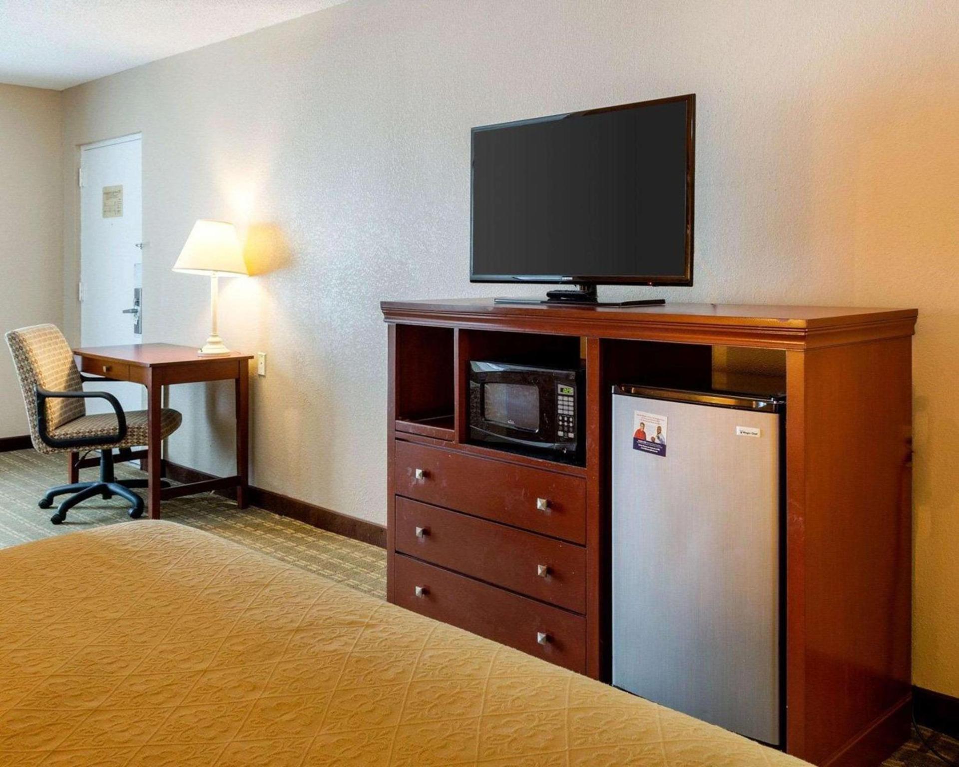 Quality Inn Louisville MS photo 9