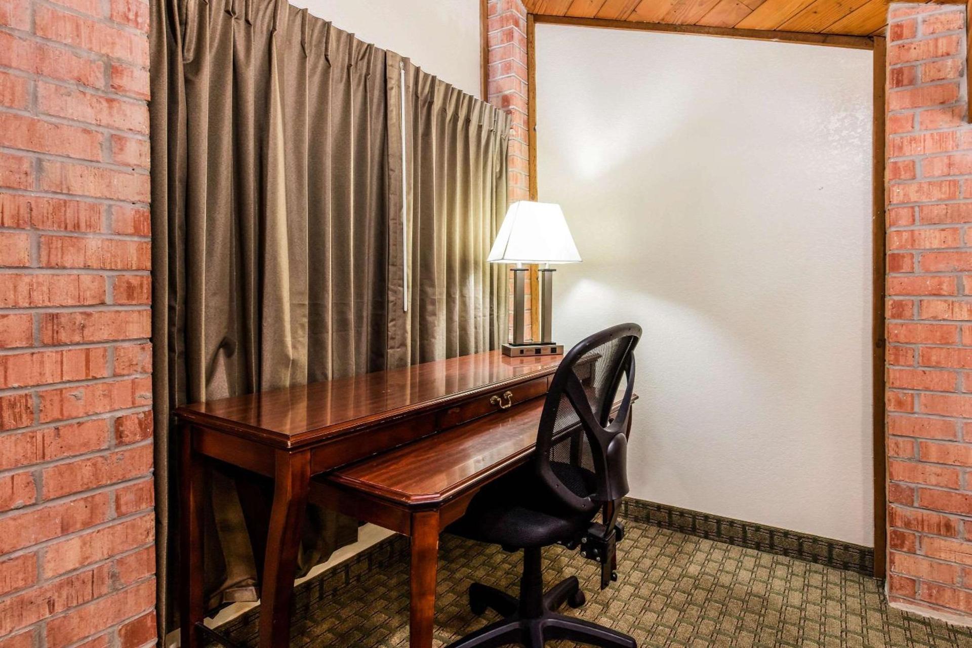 Quality Inn Batesville photo 19