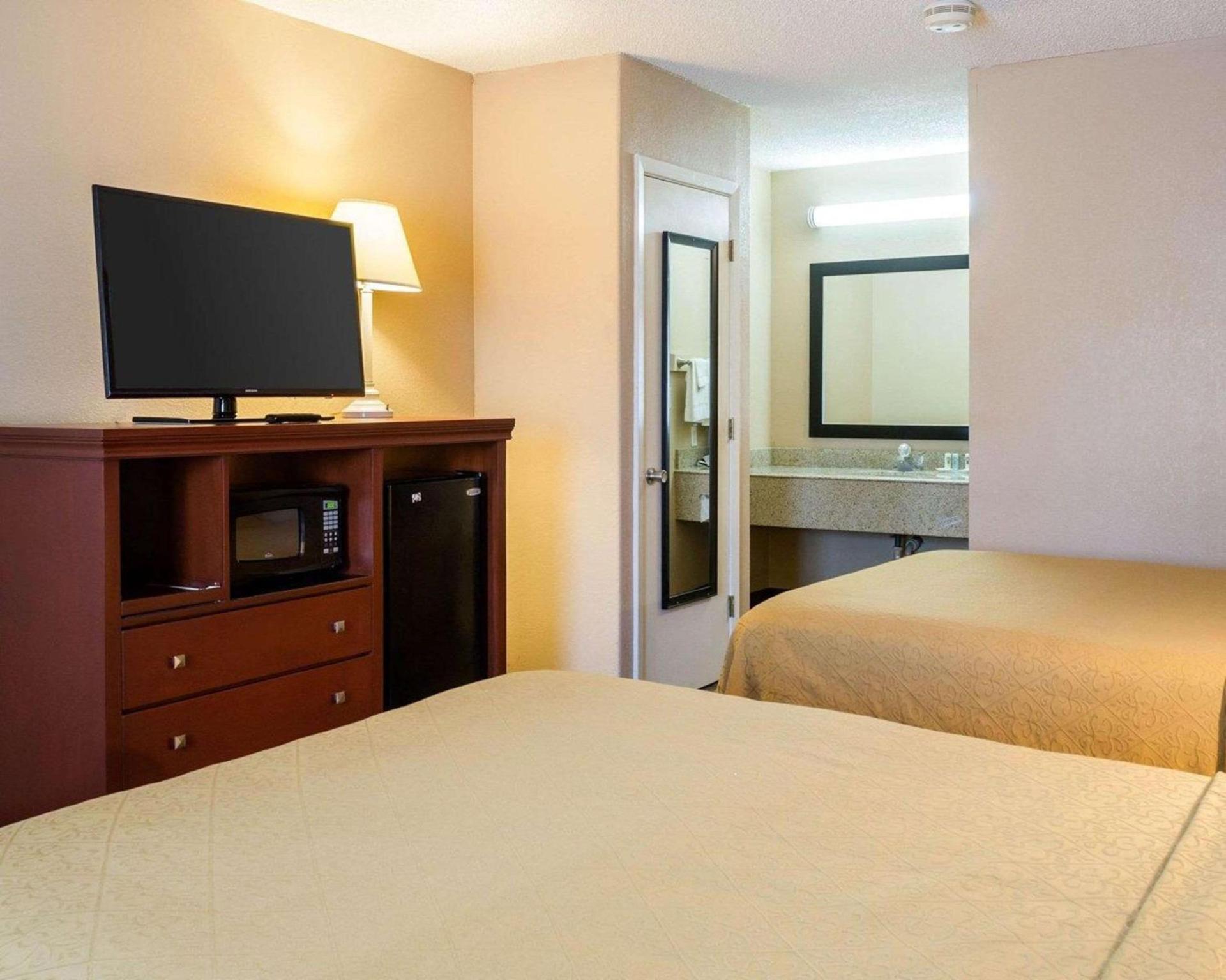 Quality Inn Louisville MS photo 13