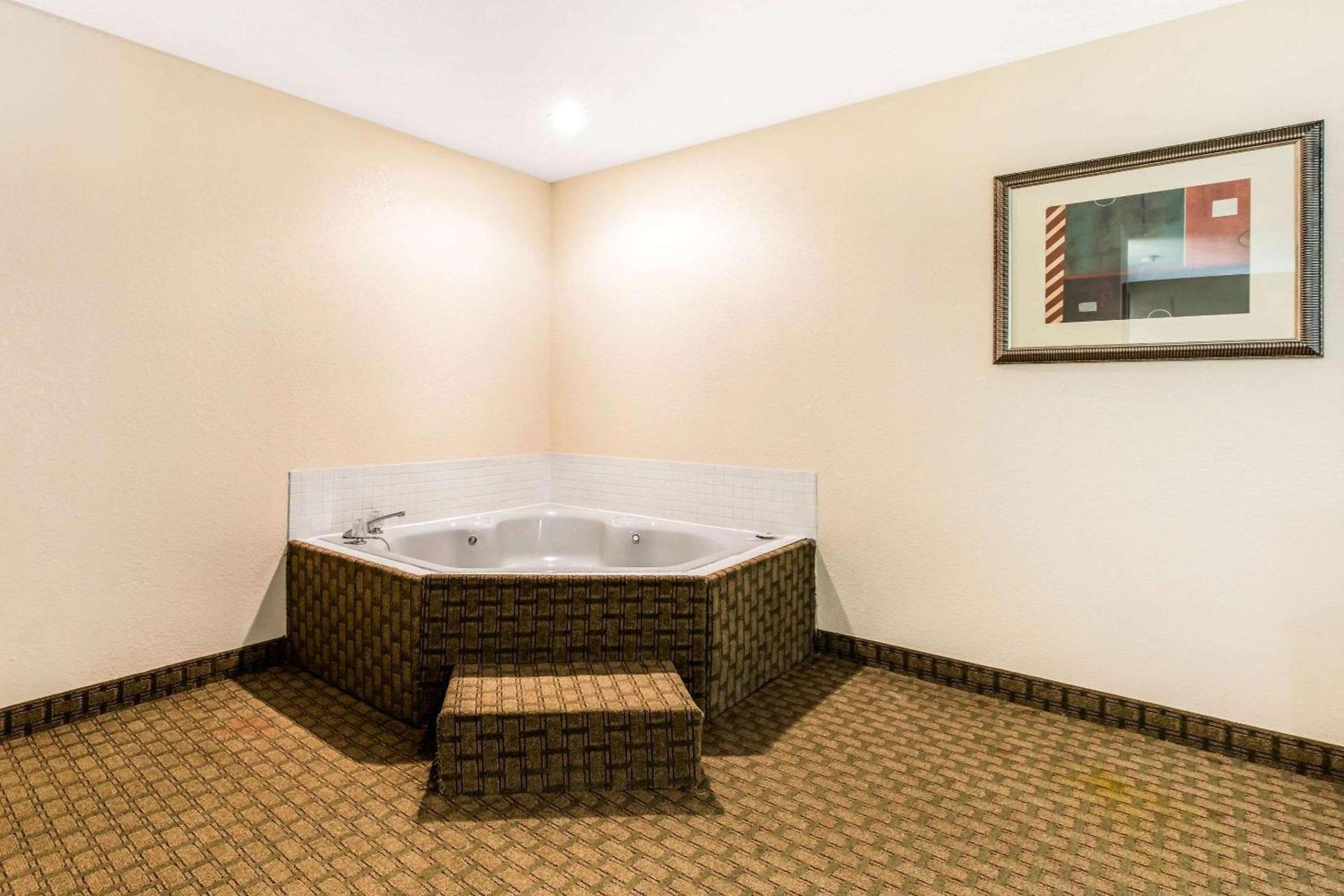 Quality Inn Batesville photo 18