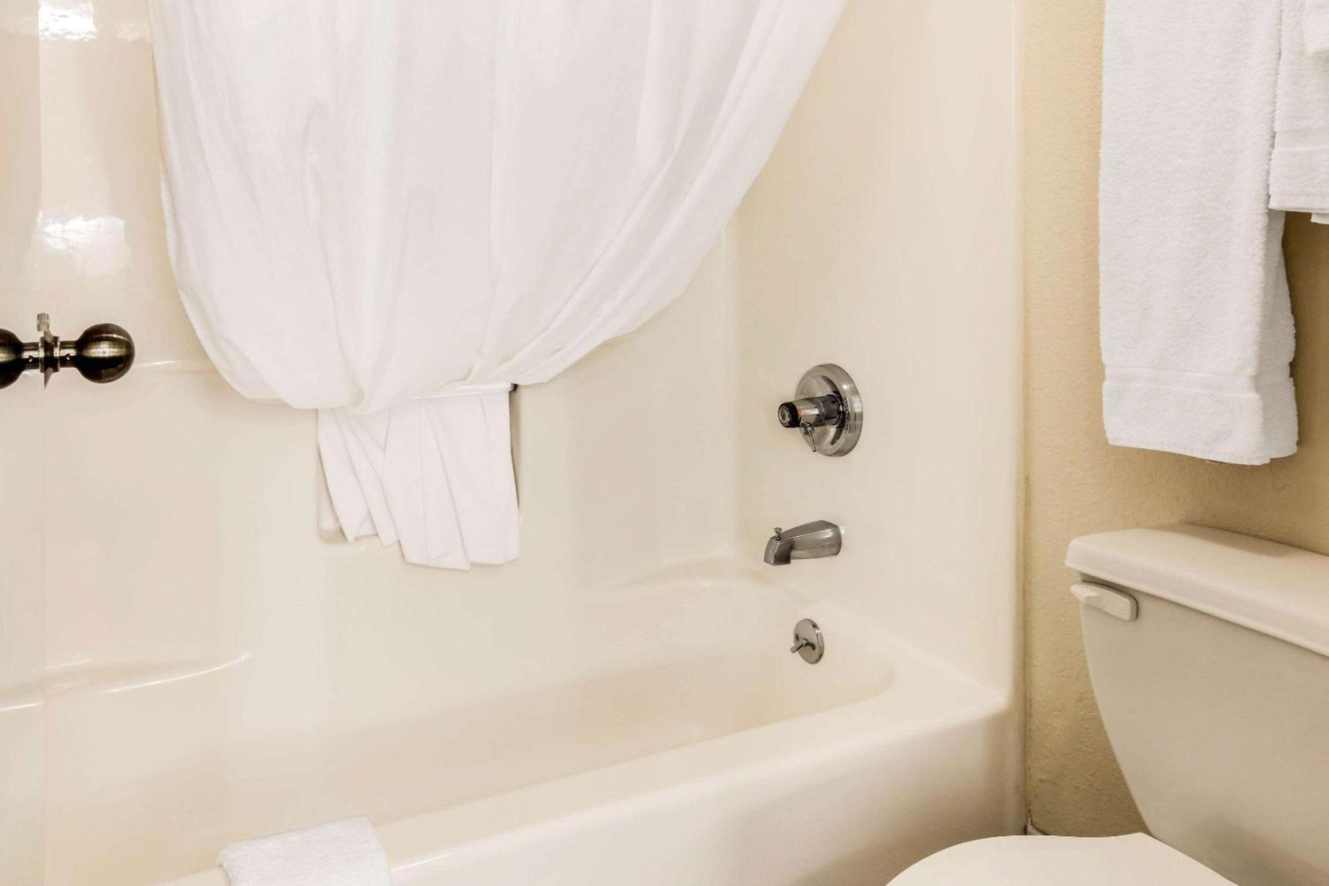 Quality Inn Batesville photo 15