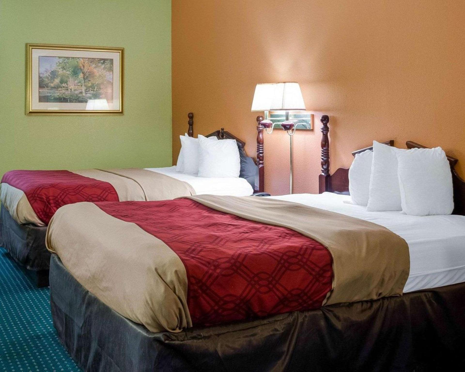 Econo Lodge Canton I-55 photo 16