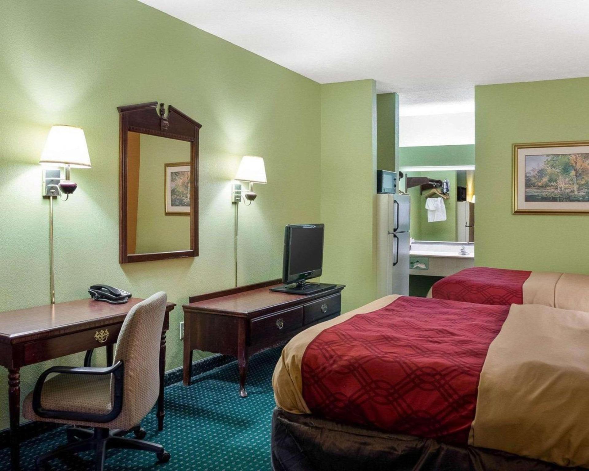 Econo Lodge Canton I-55 photo 18