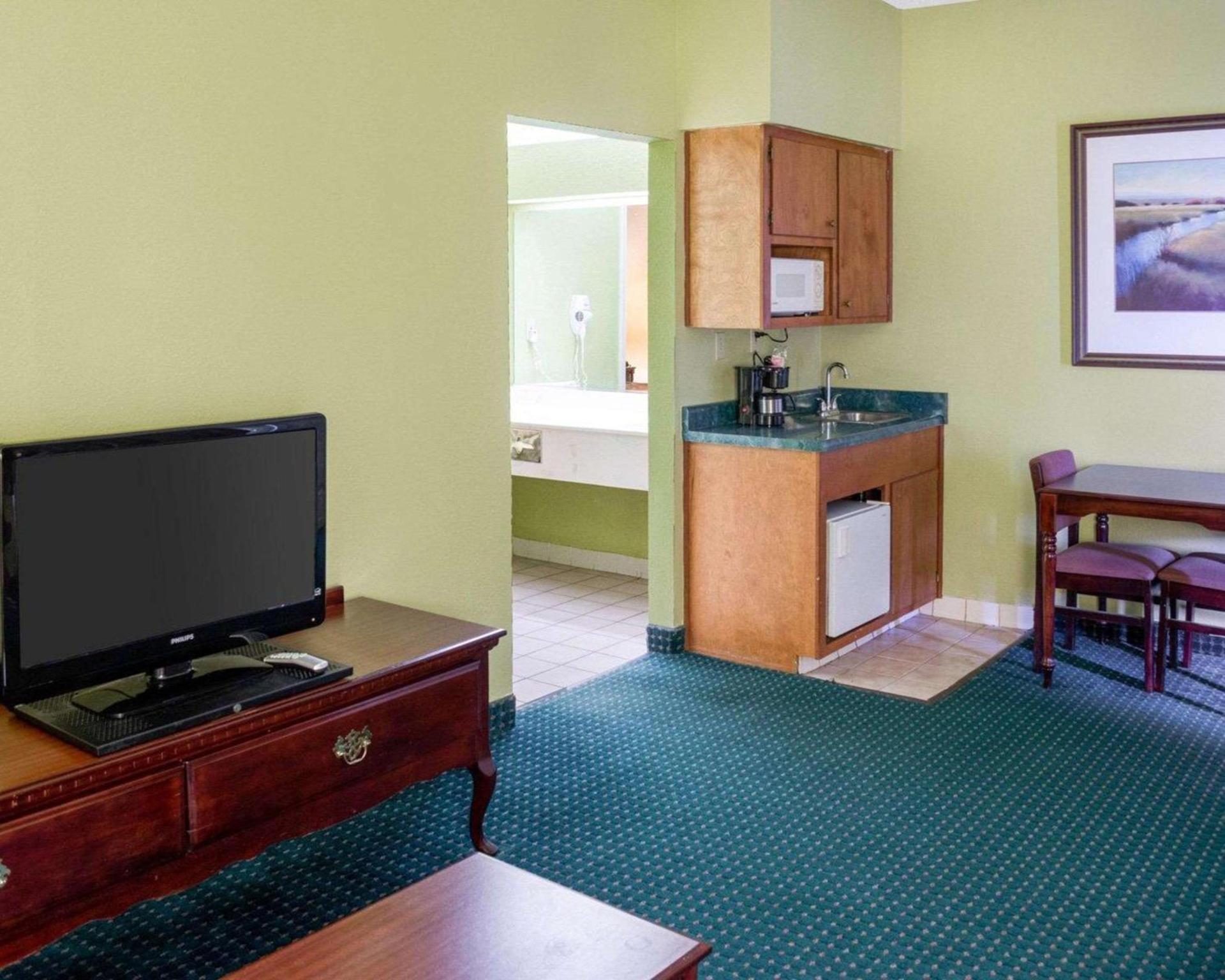 Econo Lodge Canton I-55 photo 19