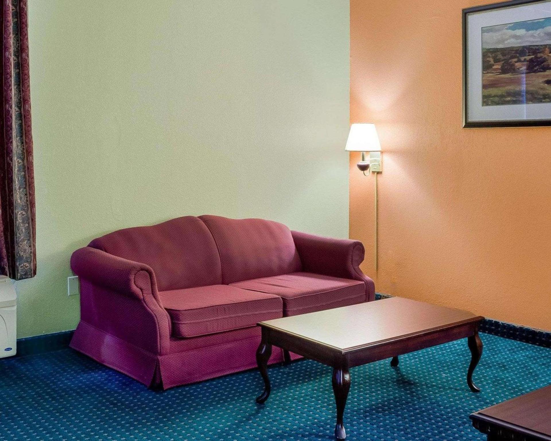 Econo Lodge Canton I-55 photo 20