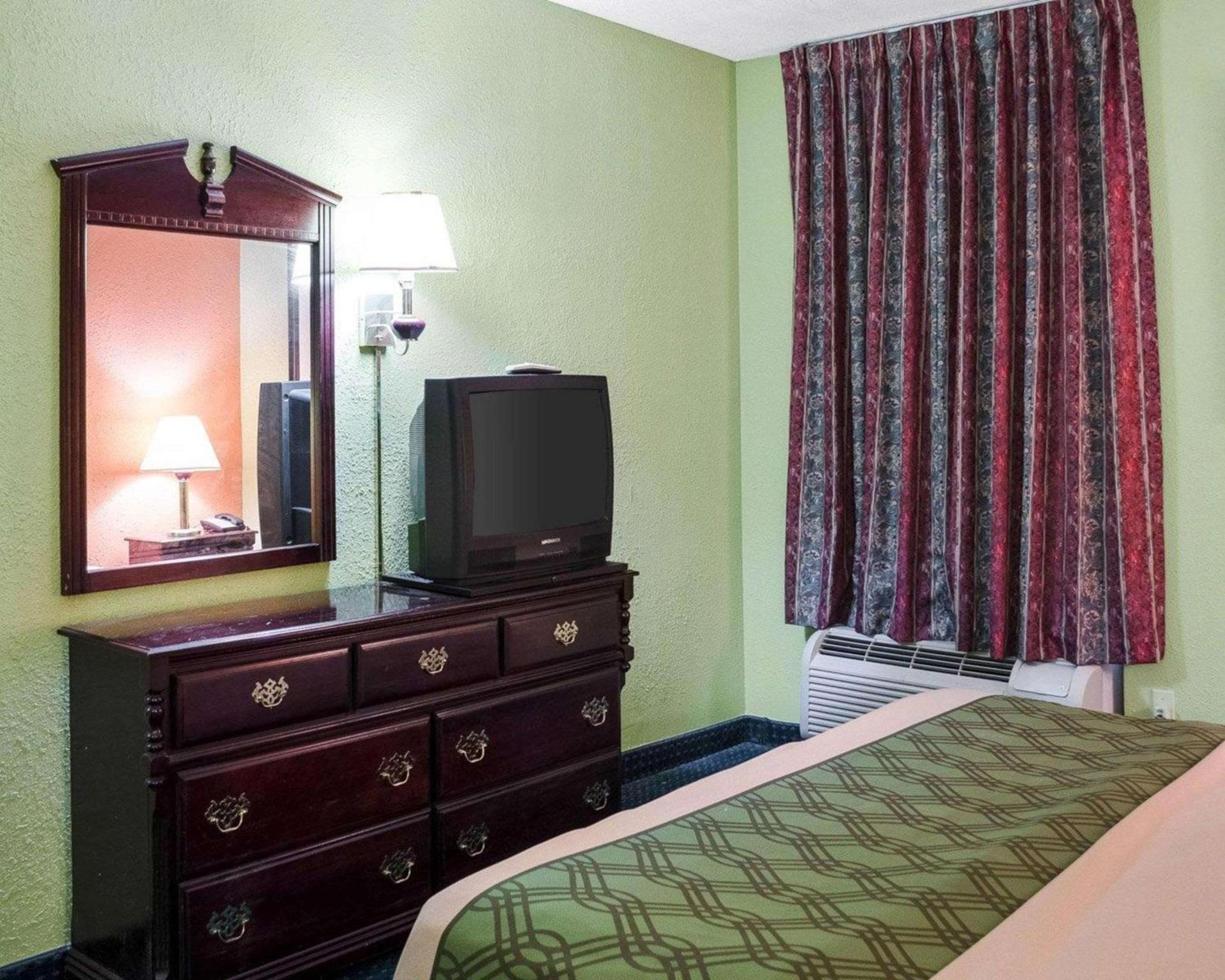 Econo Lodge Canton I-55 photo 22
